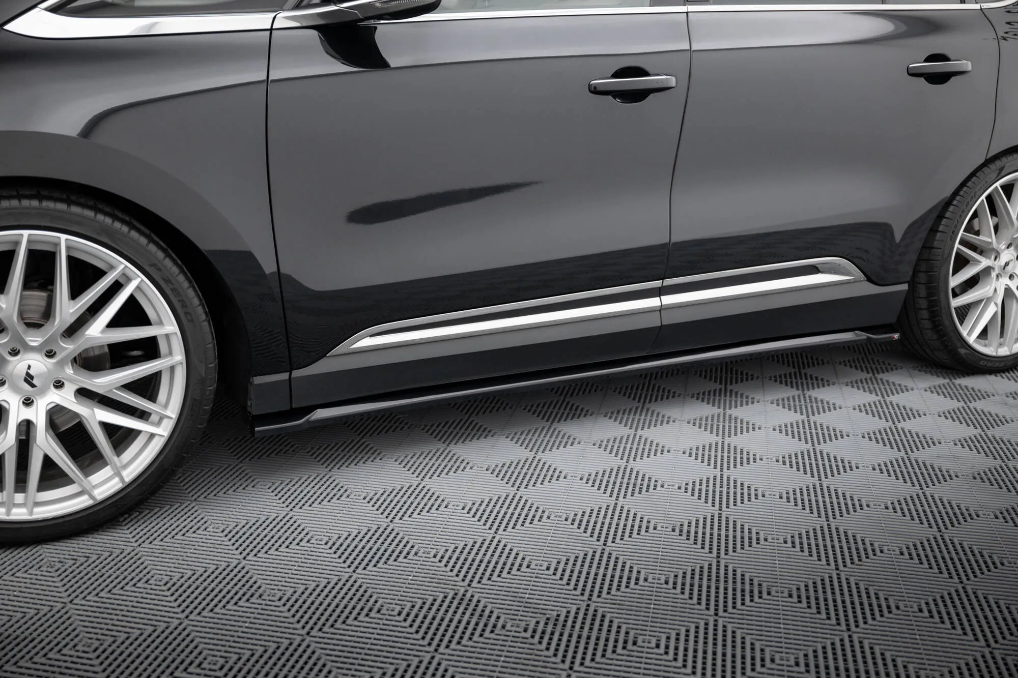 Sideskjørt Renault Espace Mk5 Facelift 2020 - 2023 | Glossy Black Edition