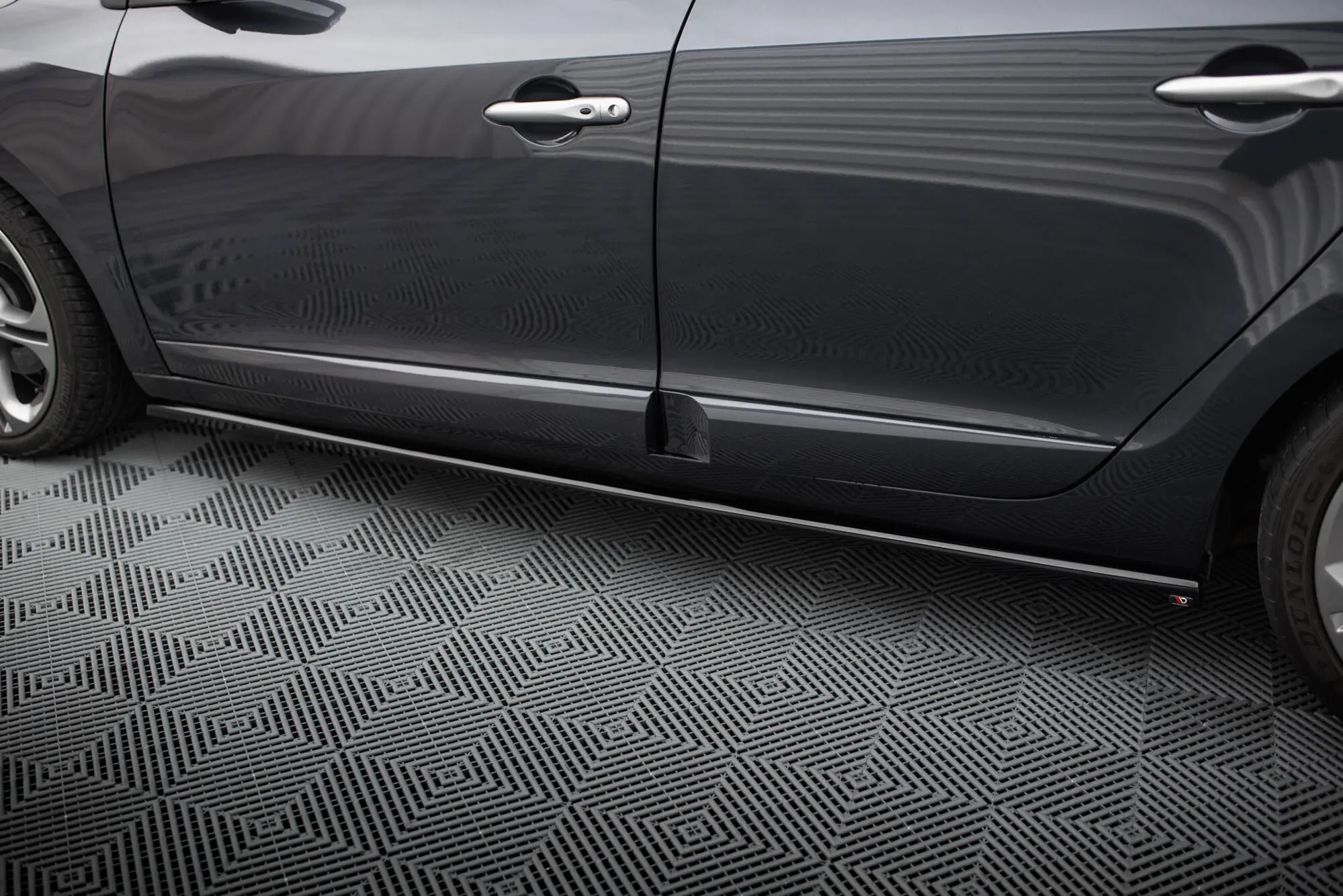 Sideskjørt Renault Megane GT mk3 facelift 2012 - 2013 | Glossy Black Edition – bilde 2