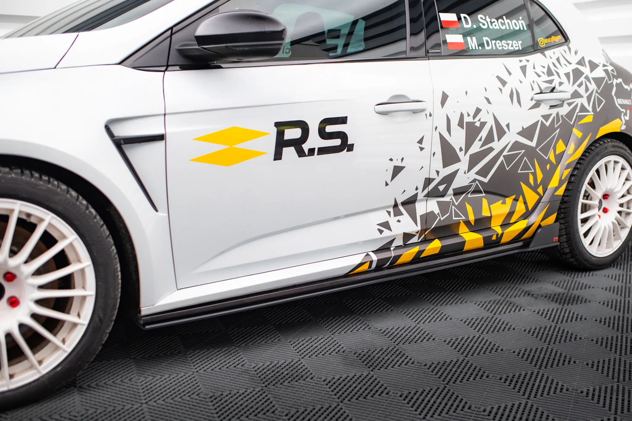 Sideskjørt Renault Megane RS IV 2018 - 2020 | Street Pro Black Edition