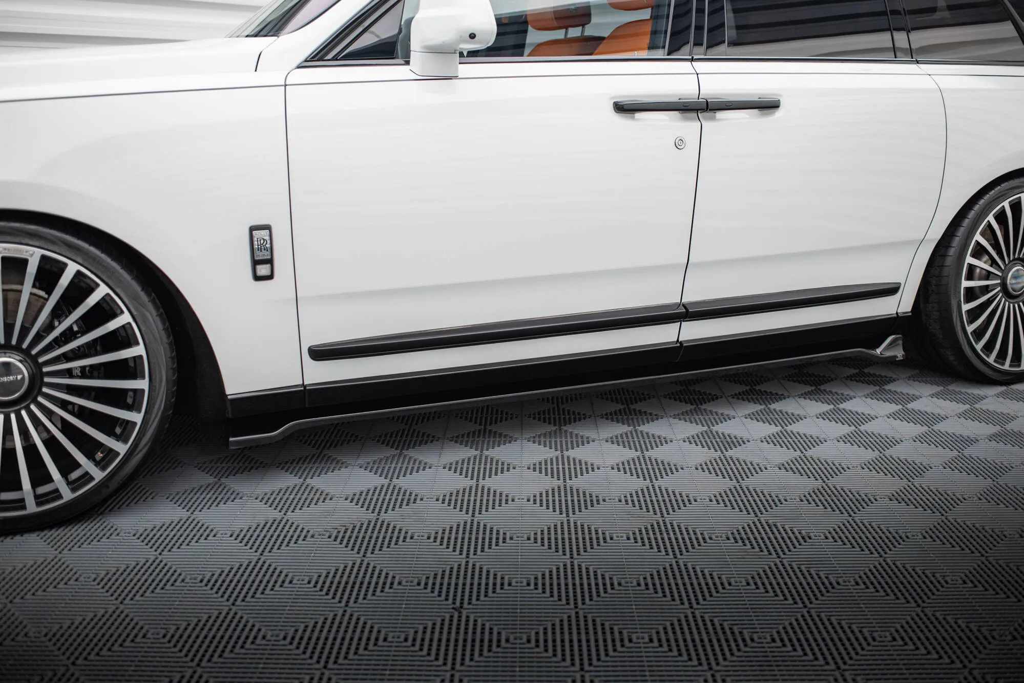 Sideskjørt Rolls Royce Cullinan 2018 - 2024 | Glossy Black Edition