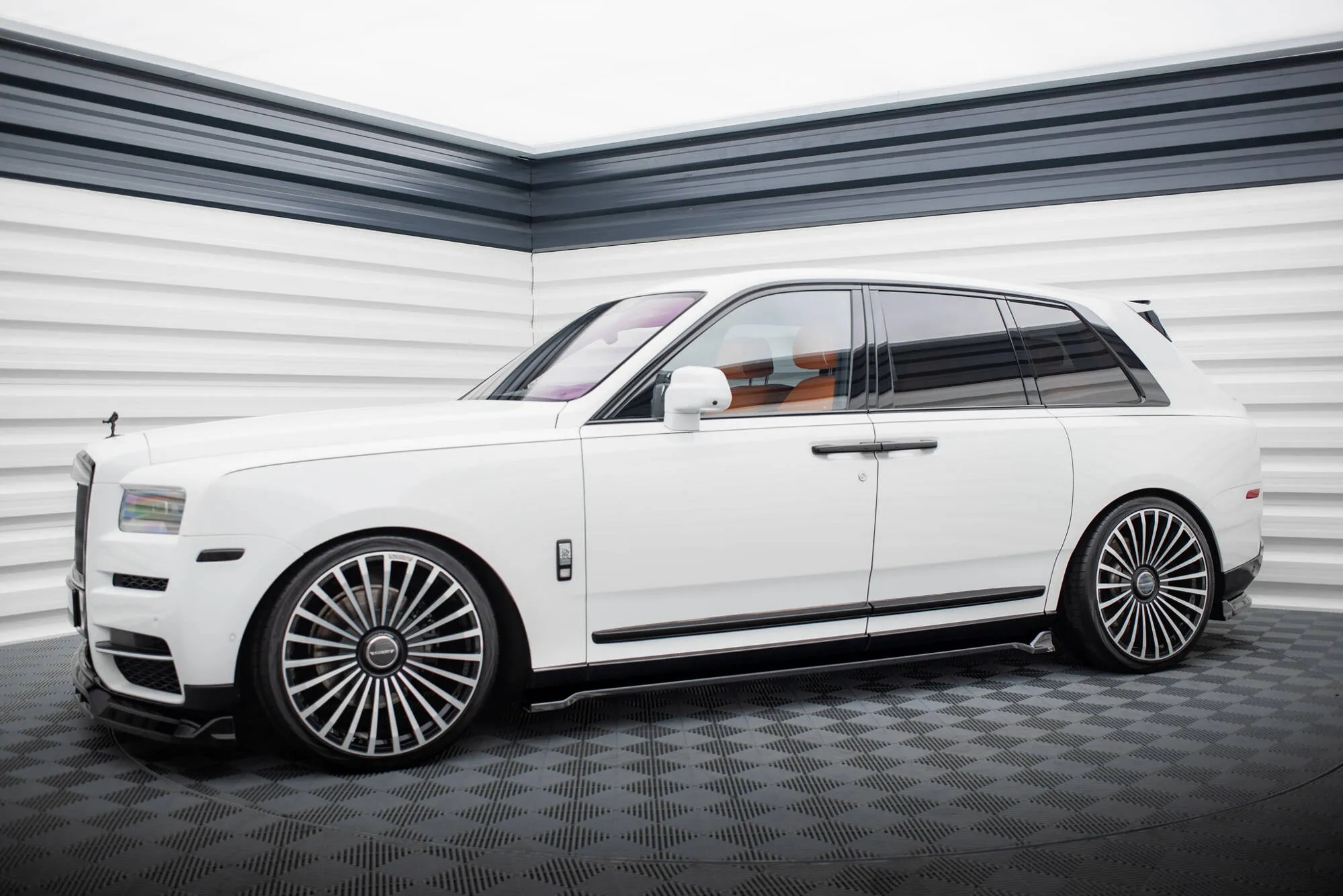 Sideskjørt Rolls Royce Cullinan 2018 - 2024 | Glossy Black Edition – bilde 2