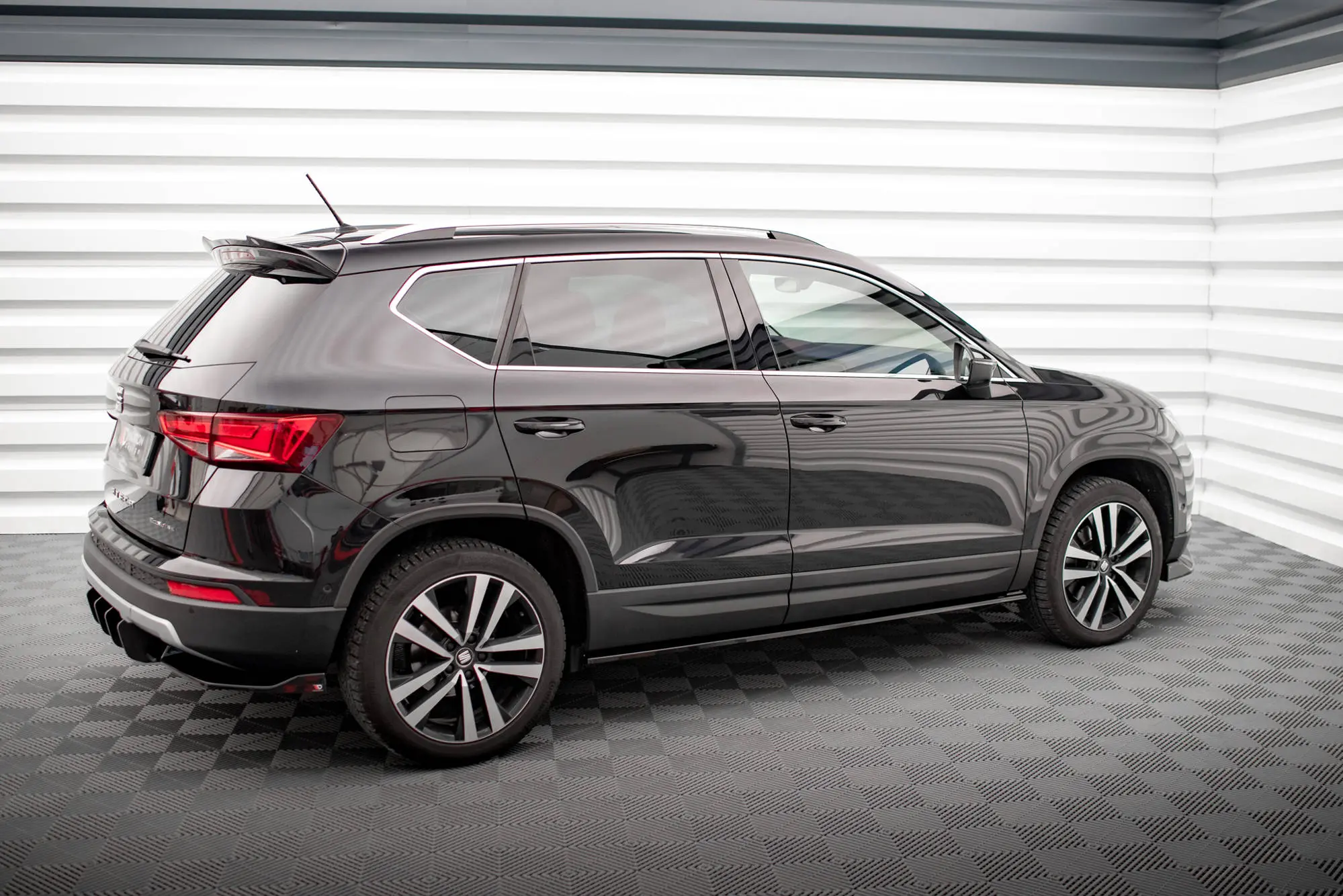 SIDESKJØRT Seat Ateca 2016 - 2020 – bilde 4