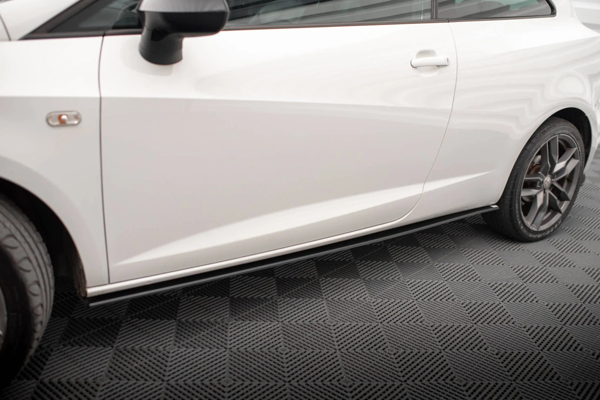 Sideskjørt Seat Ibiza Cupra Sport IV 2008 - 2012 | Street Pro Black Edition
