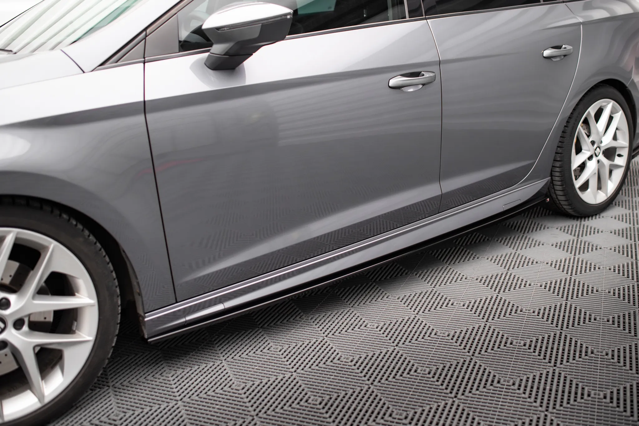 Sideskjørt Seat Leon (III) 2012 - 2020 | Glossy Black Edition