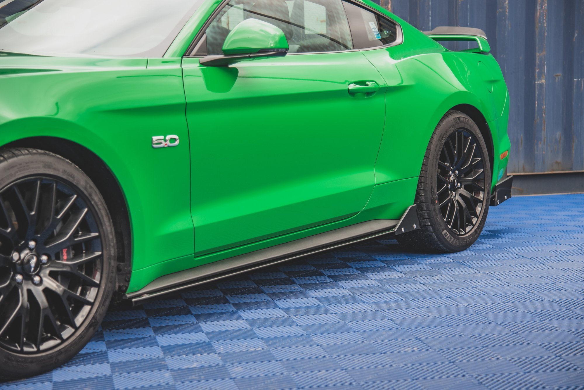 SIDESKJØRT + SIDESPLITTERS FORD MUSTANG VI GT 2017-2022 – bilde 2