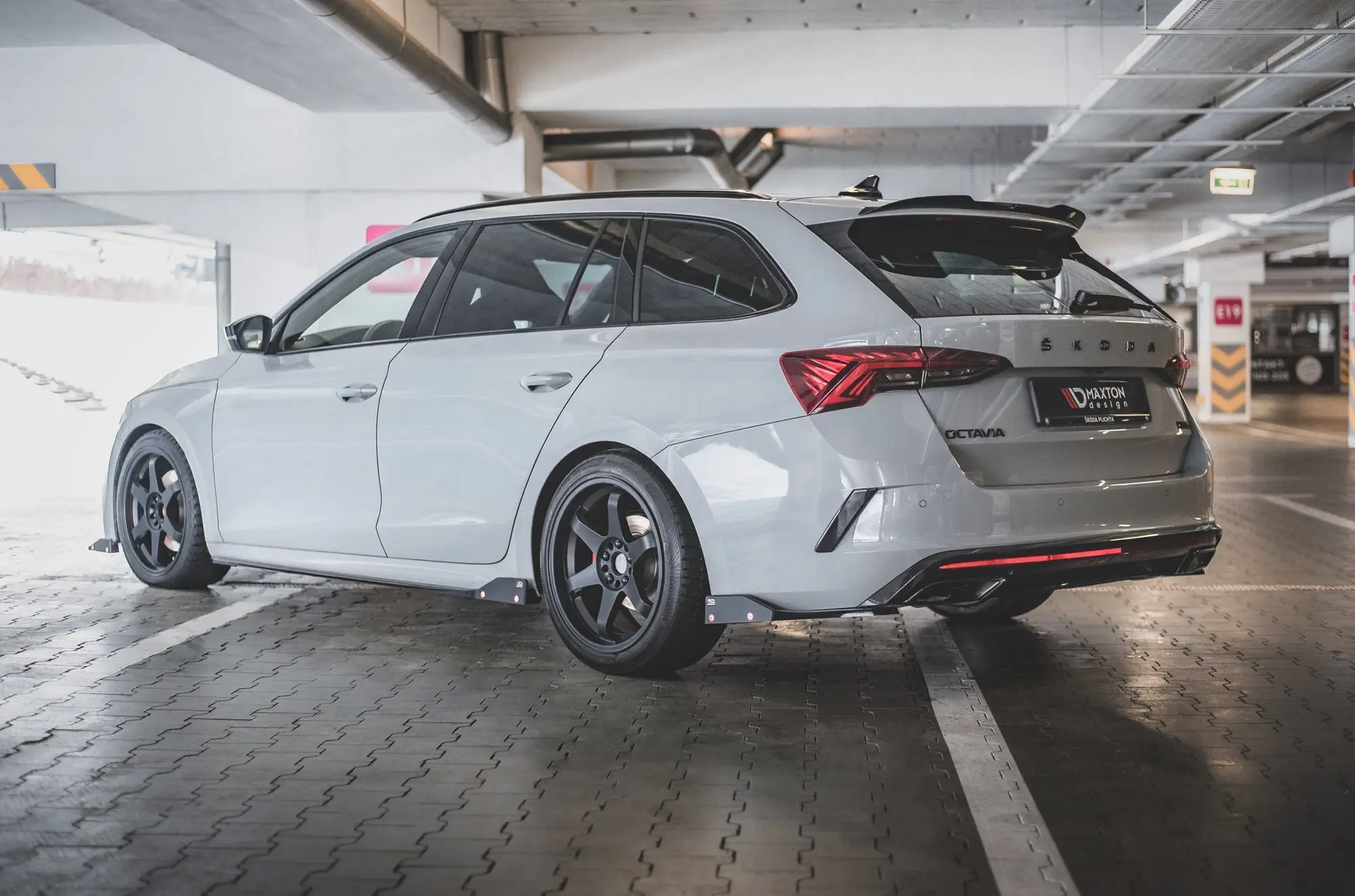 SIDESKJØRT +SIDESPLITTERS V.2 Skoda Octavia IV RS 2020 -> – bilde 4