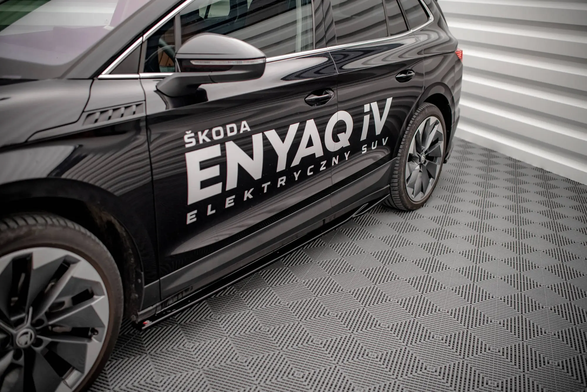 Sideskjørt Škoda Enyaq iV 2020 ->