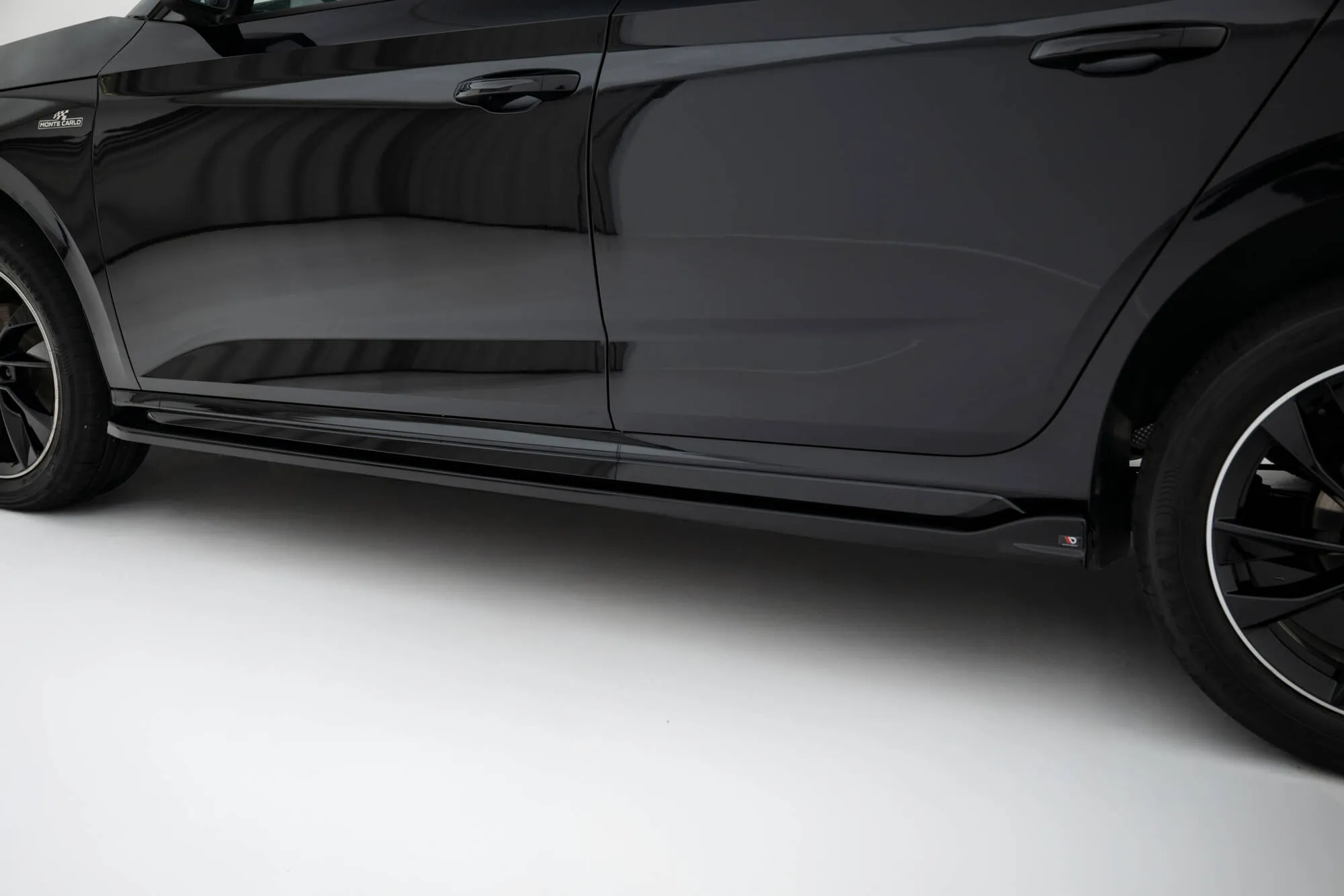 Sideskjørt Skoda Kamiq Monte Carlo I Facelift 2023 -> | Glossy Black Edition – bilde 3