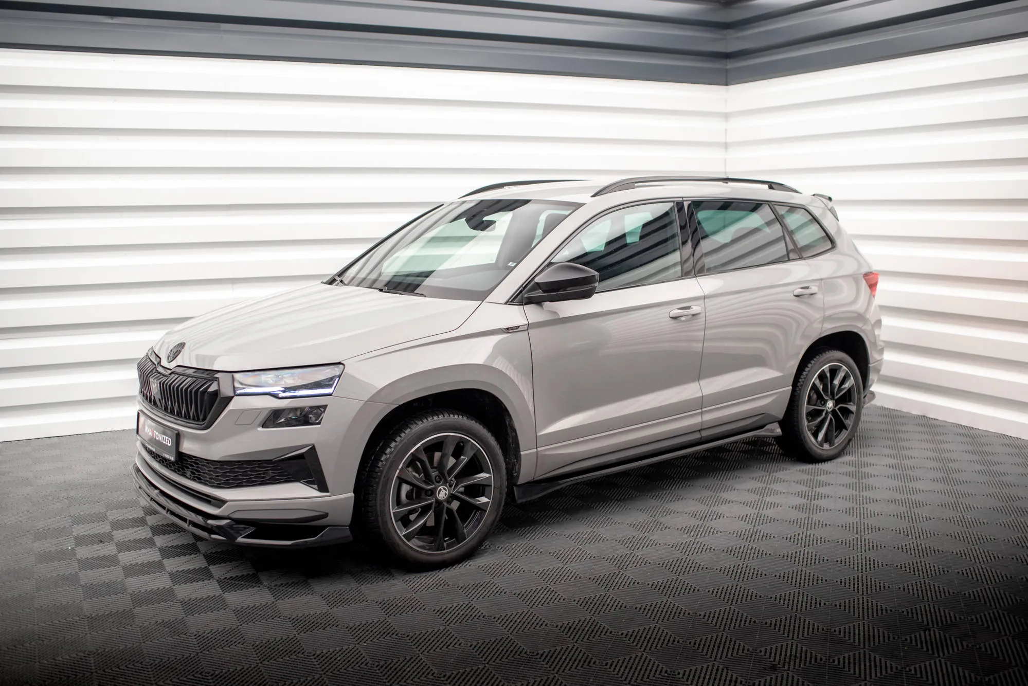 Sideskjørt Skoda Karoq (K1 Facelift) 2021-2026 | Glossy Black Edition – bilde 2