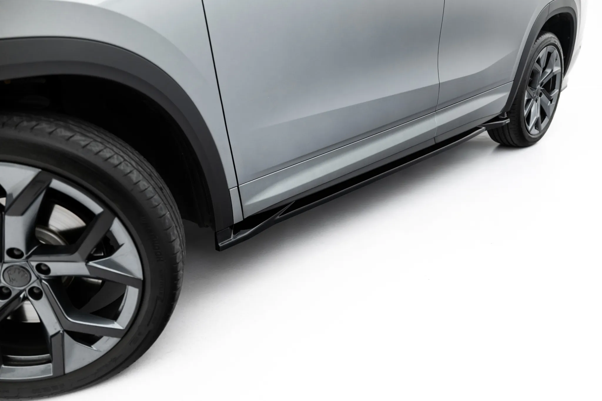 Sideskjørt Skoda Kodiaq II SportLine 2024-2026 | Glossy Black Edition – bilde 3