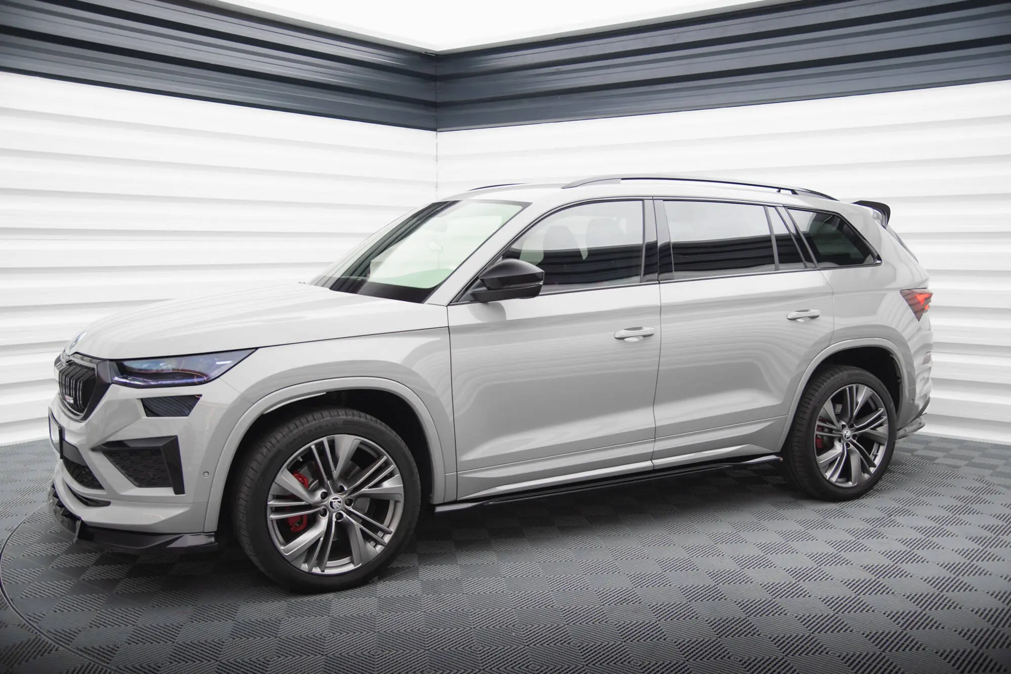 Sideskjørt Skoda Kodiaq RS facelift 2021 - 2023 | Glossy Black Edition – bilde 4