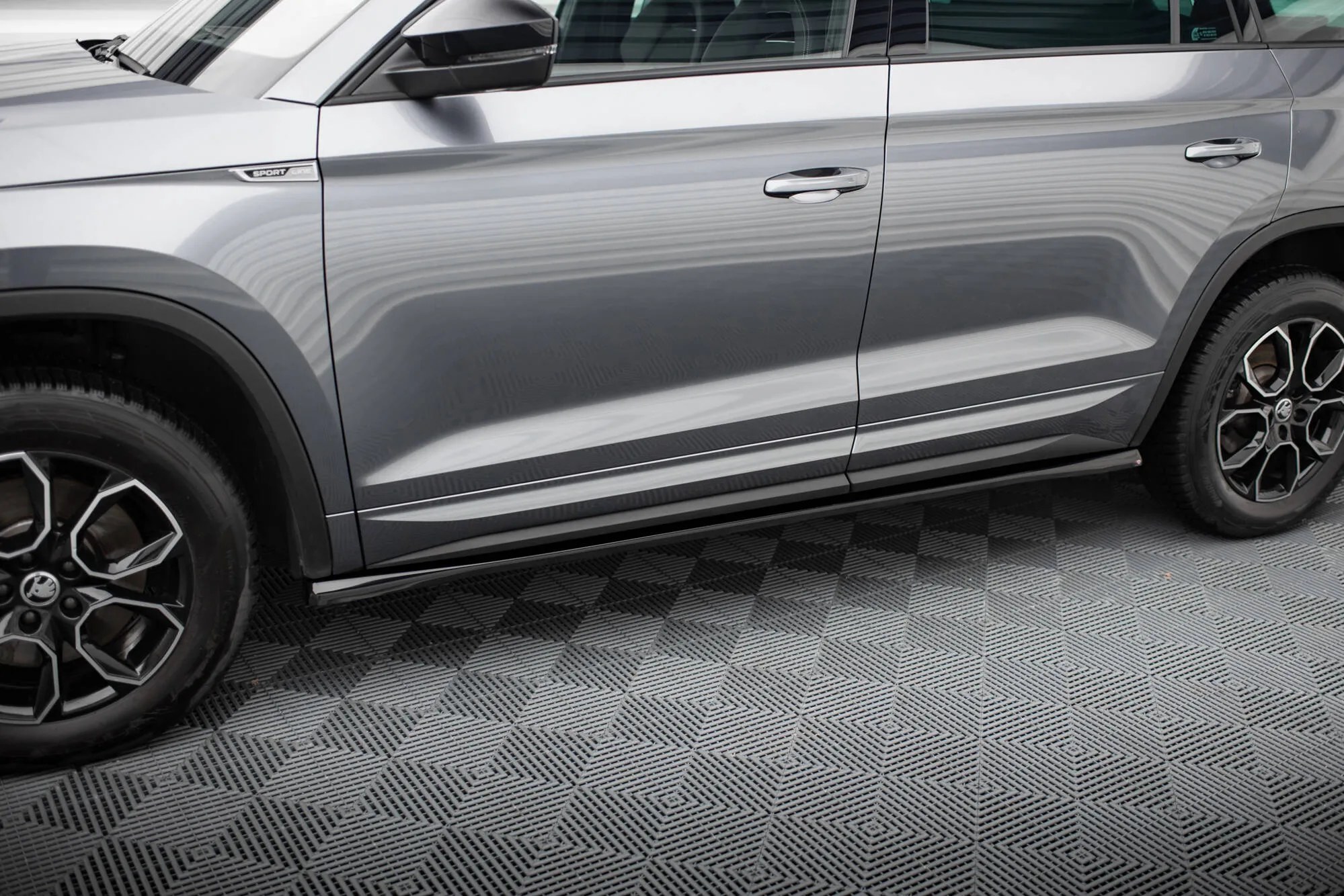 Sideskjørt Skoda Kodiaq Sportline I Facelift 2021 - 2023 | Glossy Black Edition