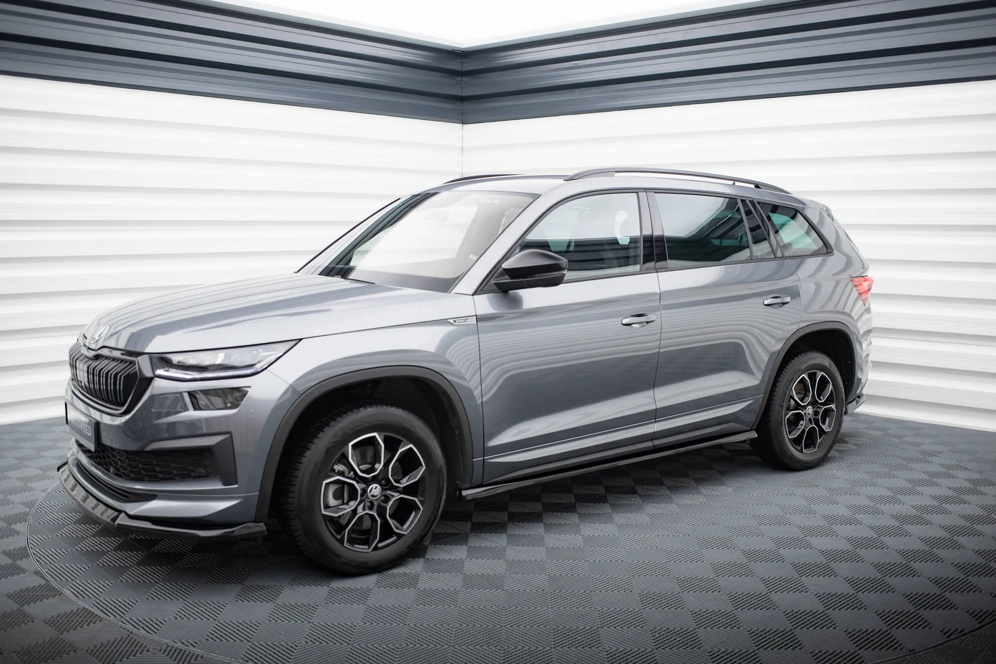 Sideskjørt Skoda Kodiaq Sportline I Facelift 2021 - 2023 | Glossy Black Edition – bilde 2