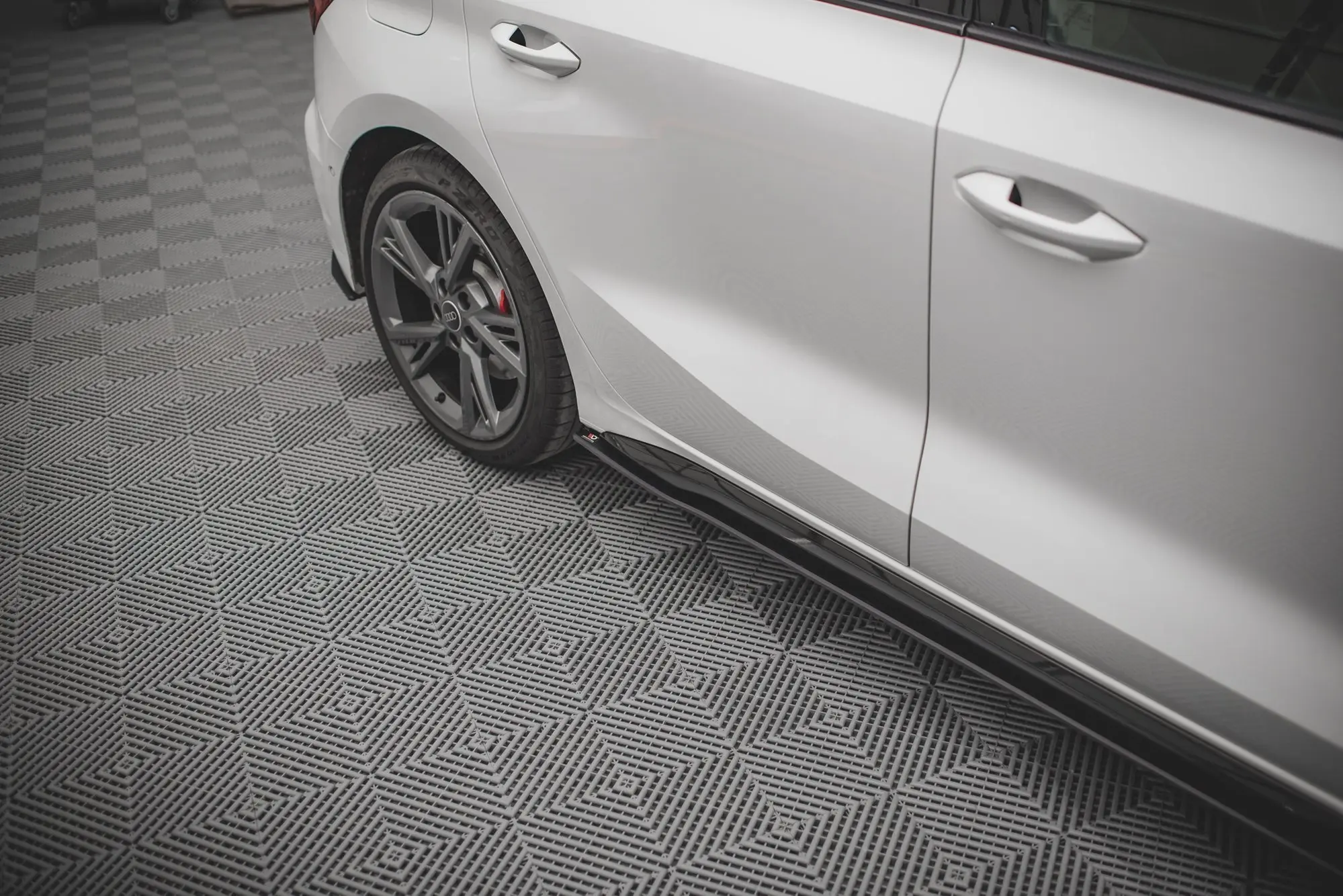 SIDESKJØRT STREET PRO Audi A3/S3 8Y 2020 ->
