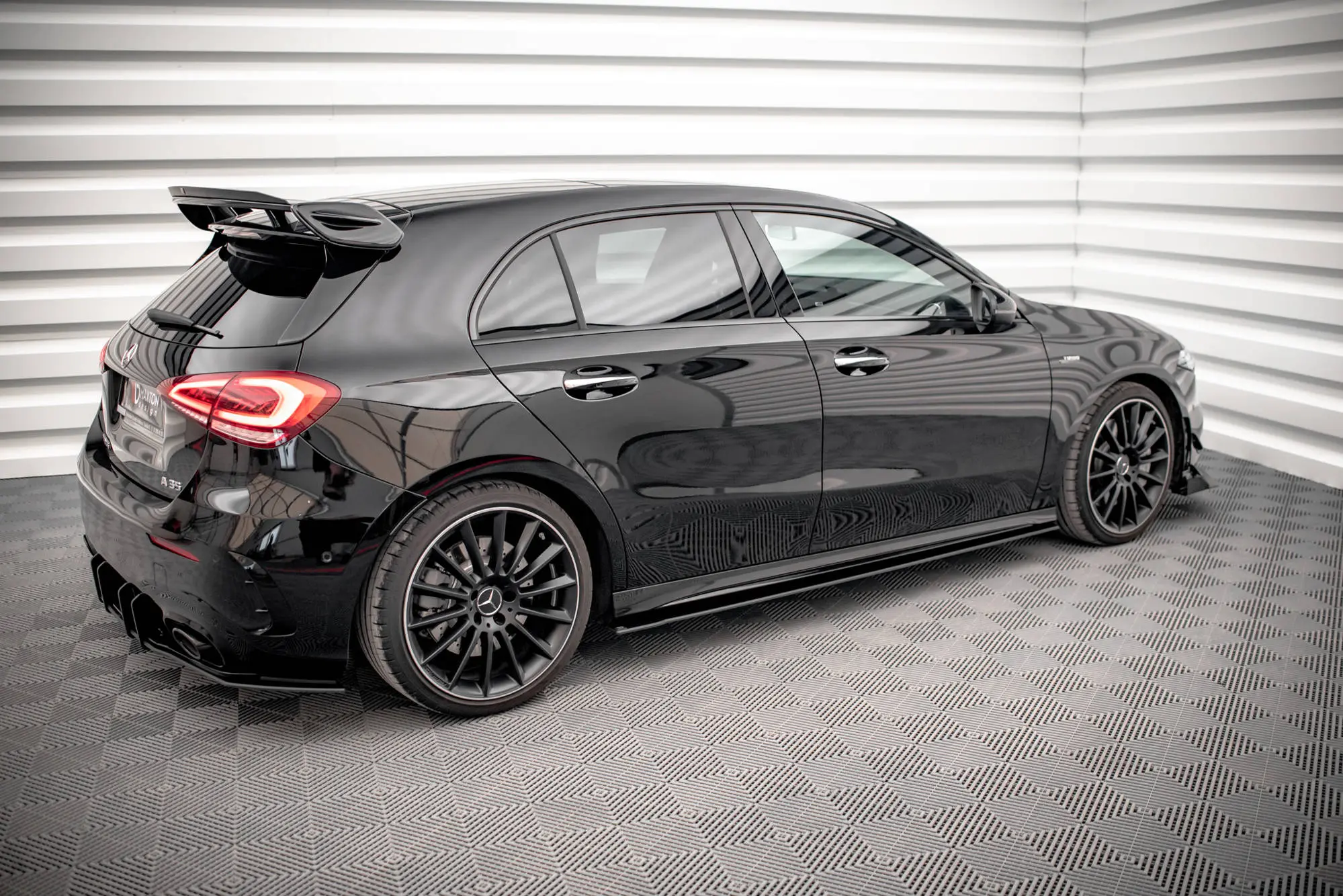 SIDESKJØRT STREET PRO MERCEDES-BENZ A35 AMG / A AMG-LINE (W177) AERO PACK 2018-> – bilde 3