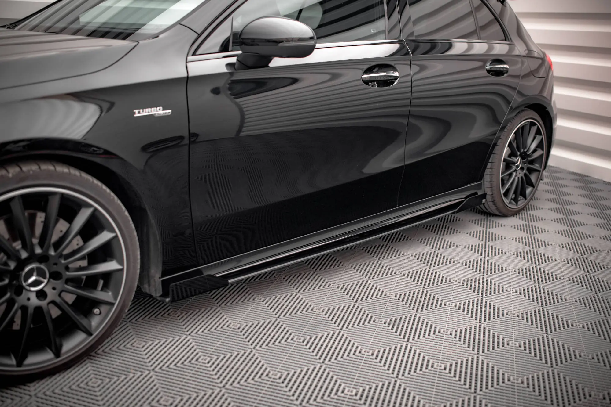 SIDESKJØRT STREET PRO + SIDESPLITTERS MERCEDES-BENZ A35 AMG / A AMG-Line (W177) Aero Pack 2018->