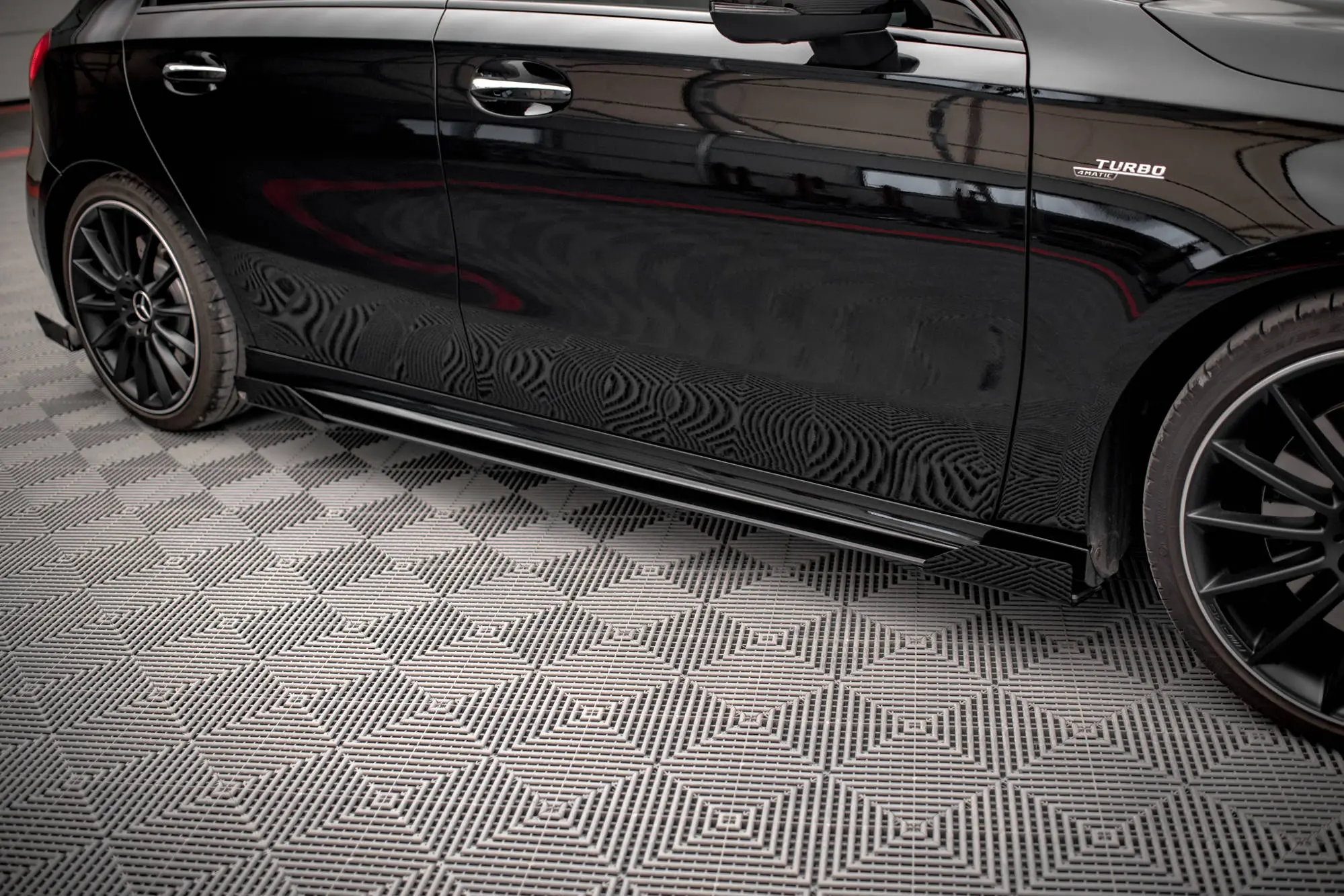 SIDESKJØRT STREET PRO + SIDESPLITTERS MERCEDES-BENZ A35 AMG / A AMG-Line (W177) Aero Pack 2018-> – bilde 3