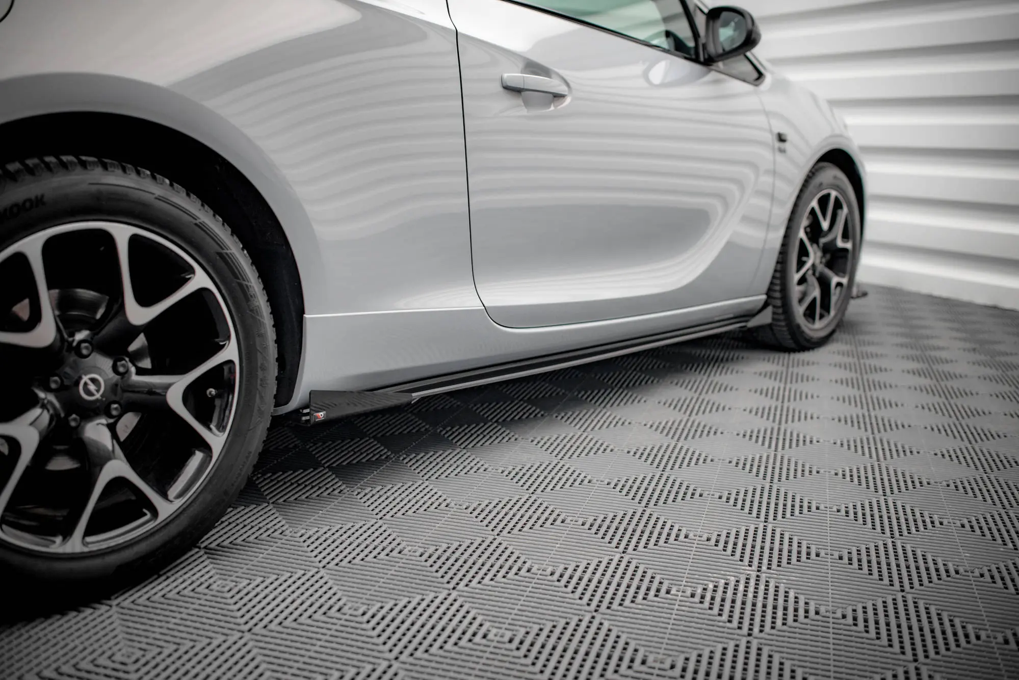 SIDESKJØRT STREET PRO + SIDESPLITTERS Opel ASTRA J GTC OPC-Line 2011-2018