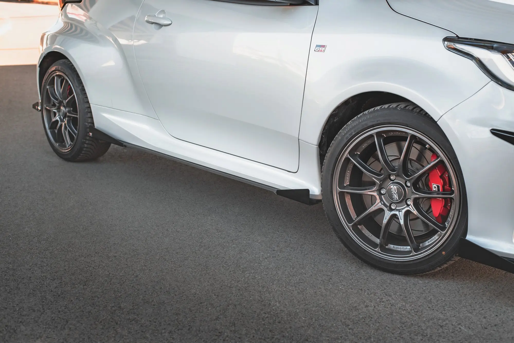 Sideskjørt Street Pro + Sidesplitters Toyota Yaris GR mk4 2020->