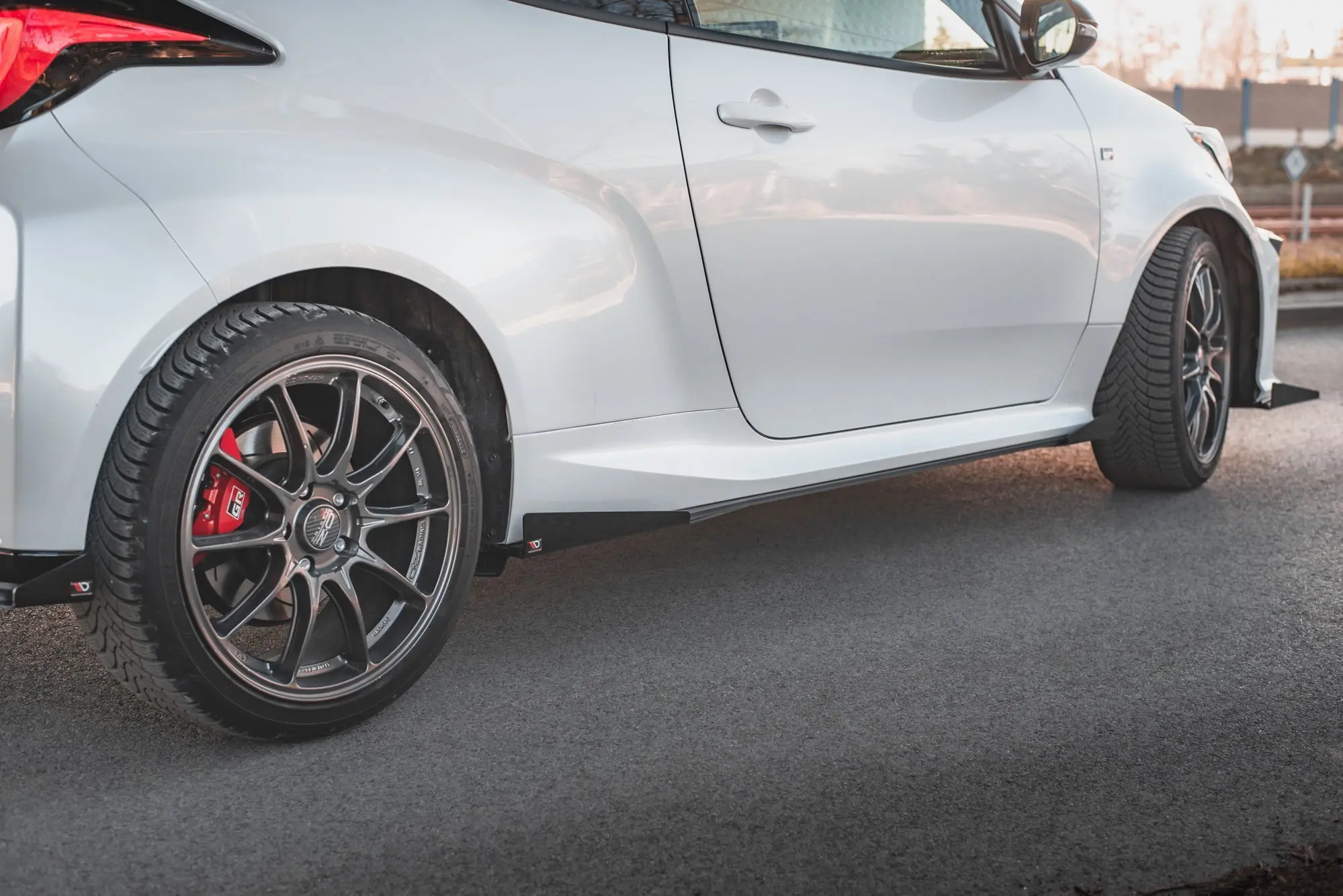 Sideskjørt Street Pro + Sidesplitters Toyota Yaris GR mk4 2020-> – bilde 3