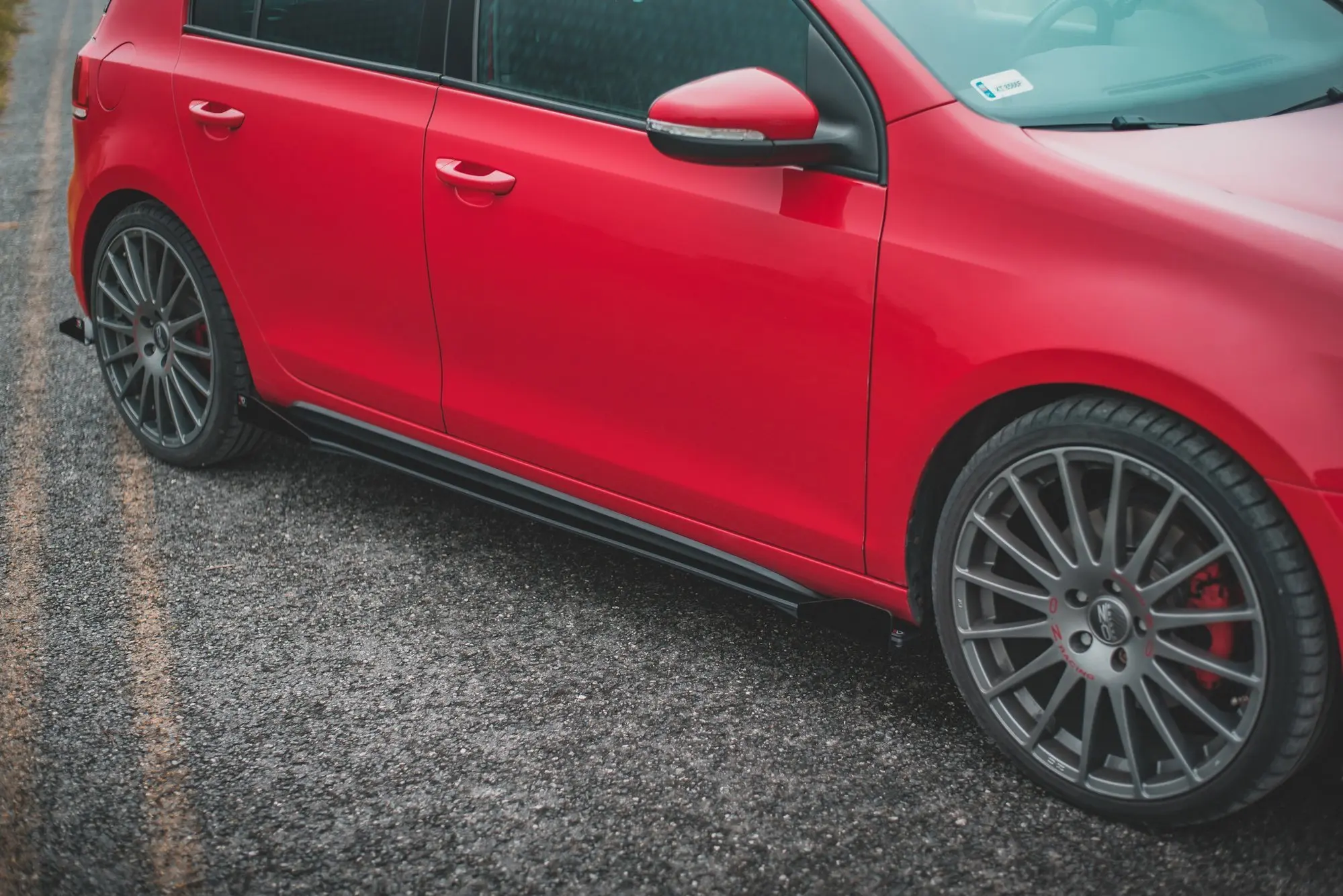 SIDESKJØRT STREET PRO +SIDESPLITTERS VW GOLF GTI MK6 2008-2012 – bilde 2
