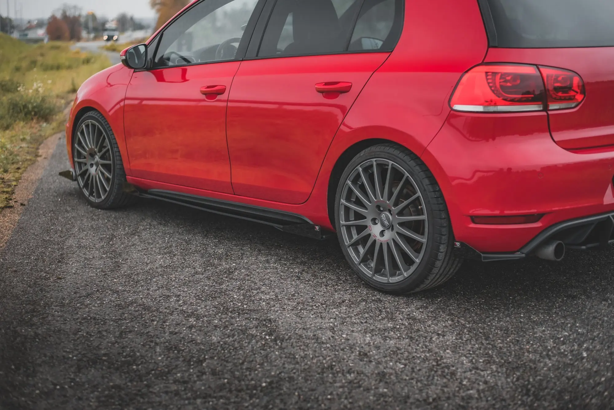 SIDESKJØRT STREET PRO +SIDESPLITTERS VW GOLF GTI MK6 2008-2012 – bilde 4