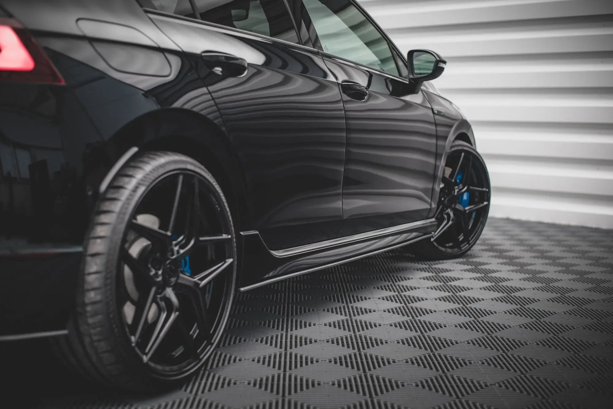 SIDESKJØRT STREET PRO VW GOLF R MK8 2020->