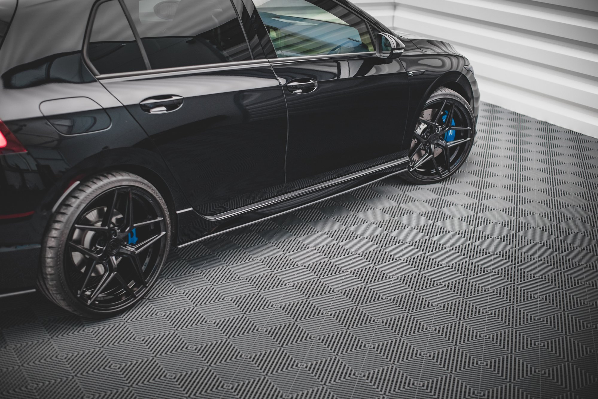 SIDESKJØRT STREET PRO VW GOLF R MK8 2020-> – bilde 3
