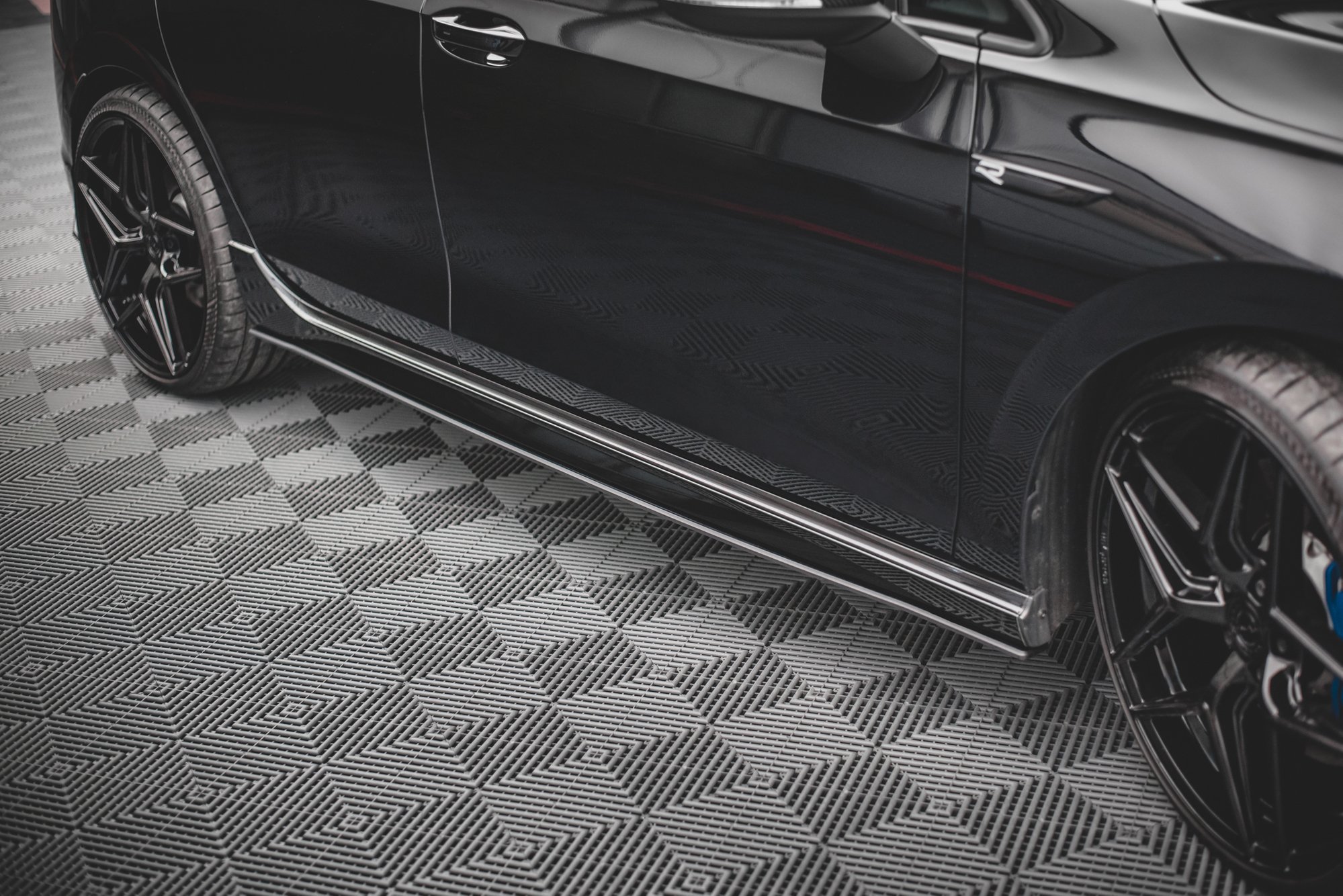 SIDESKJØRT STREET PRO VW GOLF R MK8 2020-> – bilde 4