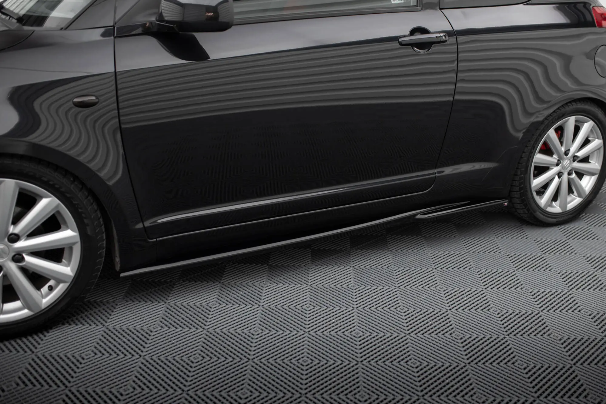 Sideskjørt Suzuki Swift Sport mk4 2005 - 2010 | Glossy Black Edition