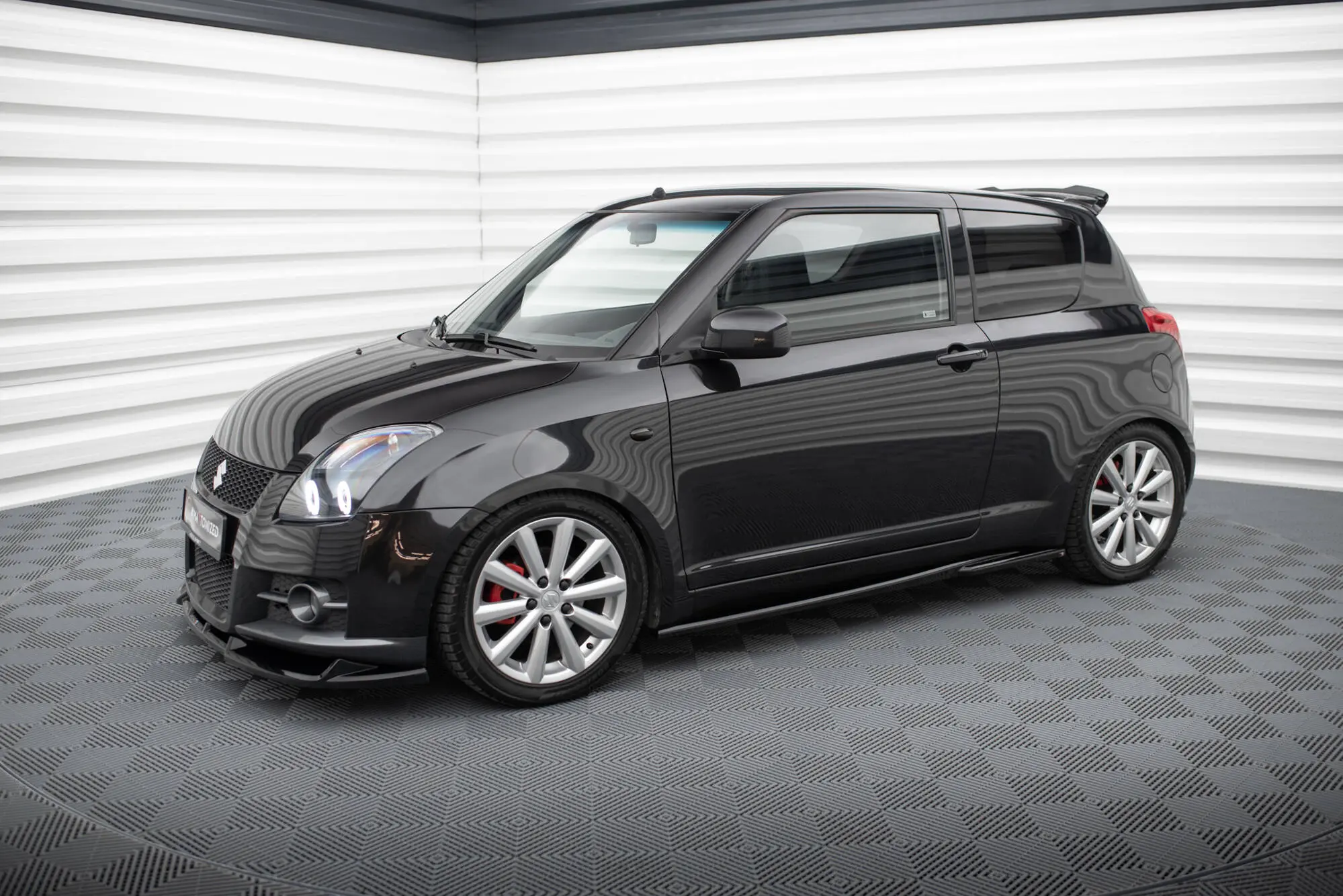 Sideskjørt Suzuki Swift Sport mk4 2005 - 2010 | Glossy Black Edition – bilde 4