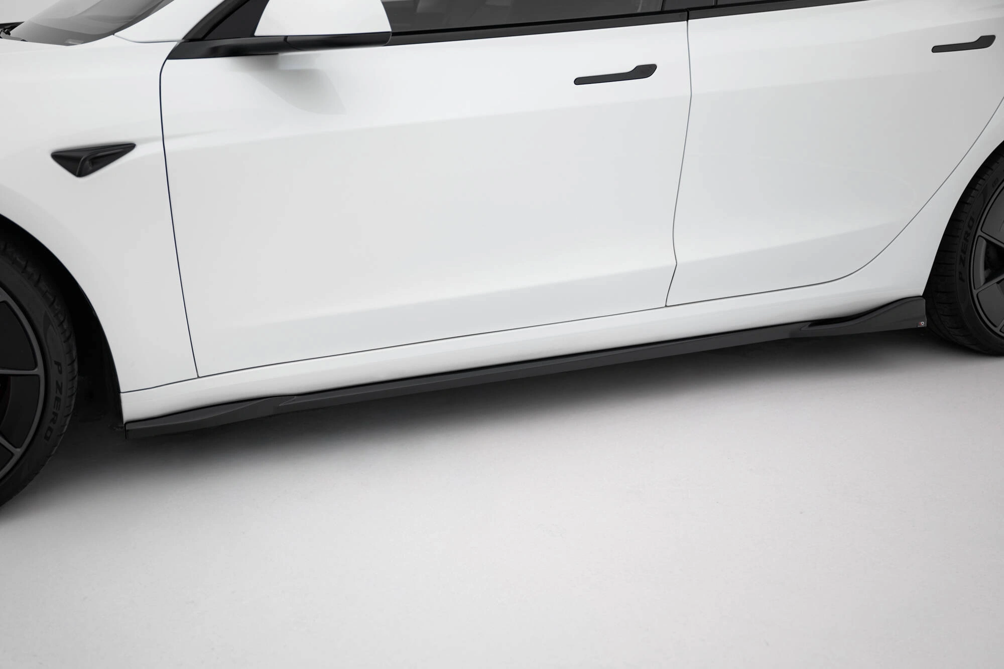 Sideskjørt Tesla Model 3 Highland / Performance 2023 -> | V.1 Glossy Black Edition – bilde 3