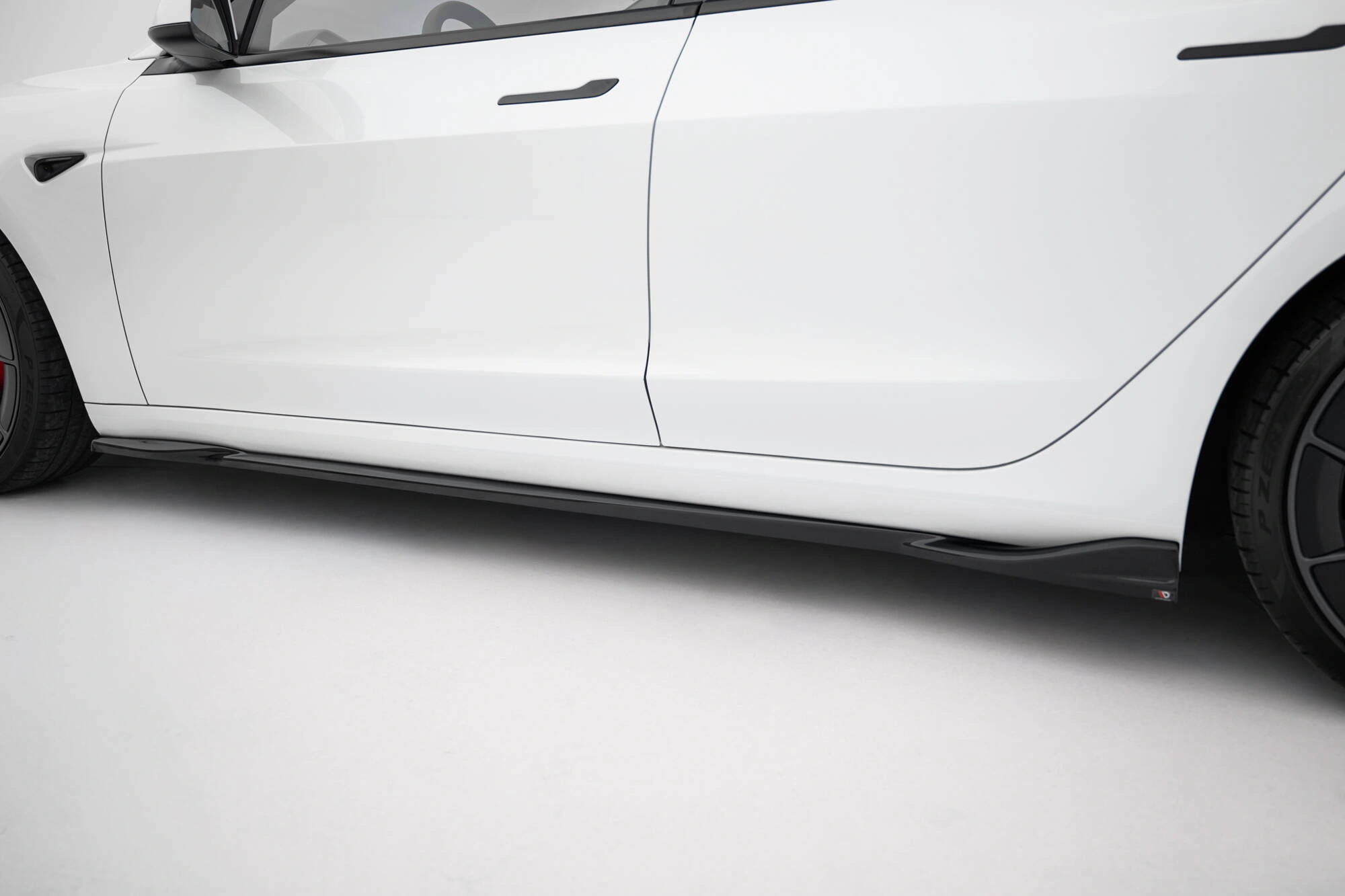 Sideskjørt Tesla Model 3 Highland / Performance 2023 -> | V.1 Glossy Black Edition – bilde 4