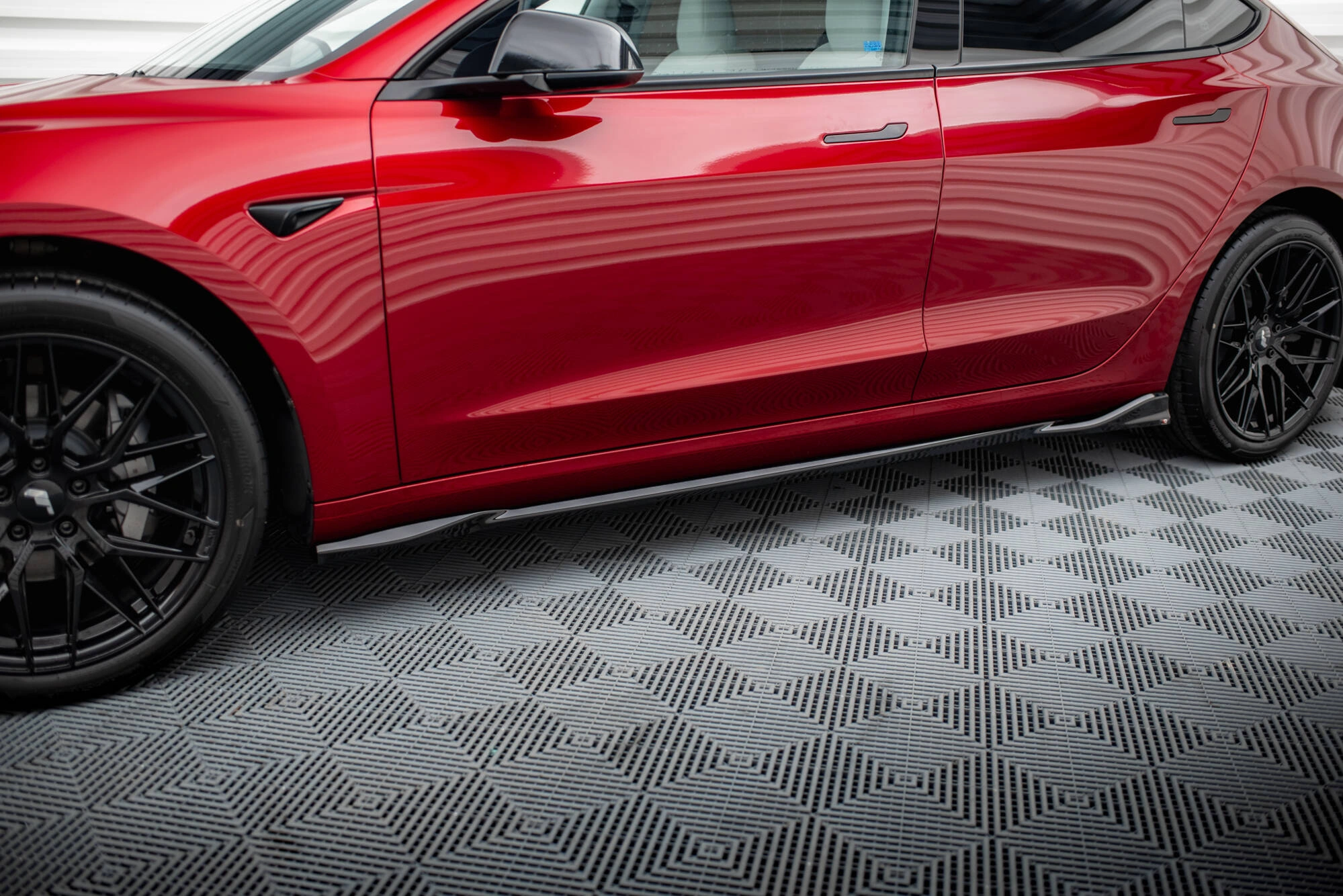 Sideskjørt Tesla Model 3 Highland / Performance 2023 -> | V.1 Glossy Black Edition – bilde 7