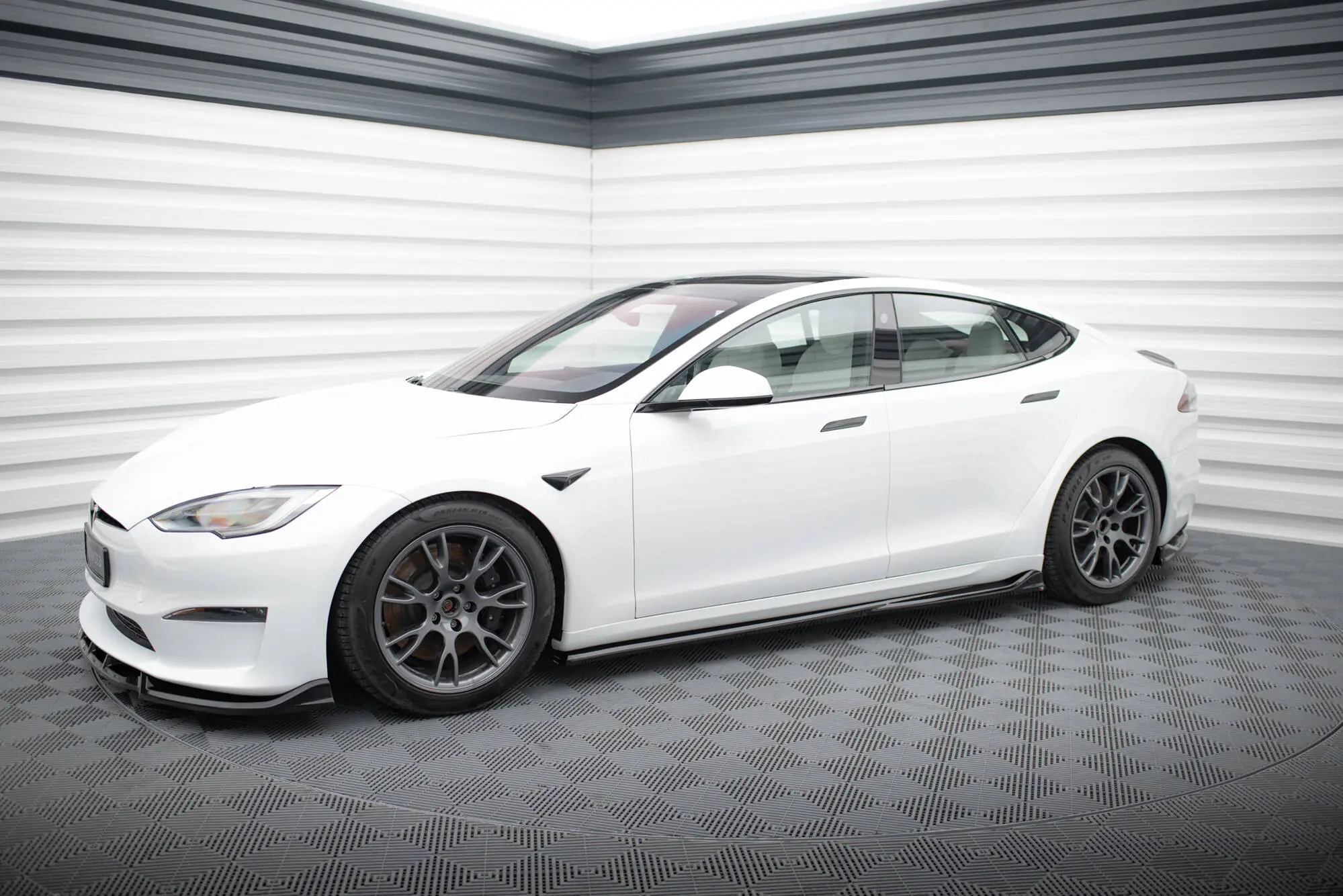Sideskjørt Tesla Model S Plaid 2021 -> │ V.1 Black Edition – bilde 2