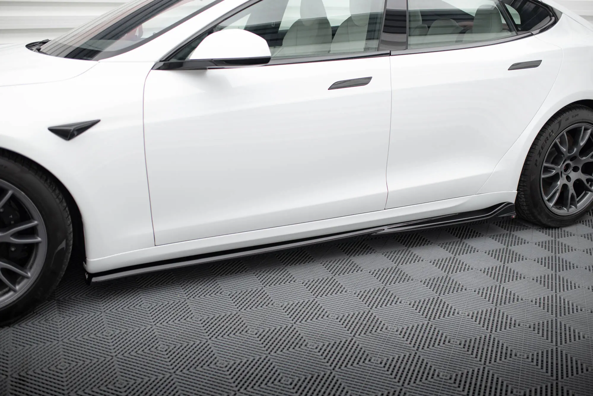 Sideskjørt Tesla Model S Plaid 2021 -> │ V.1 Black Edition – bilde 3
