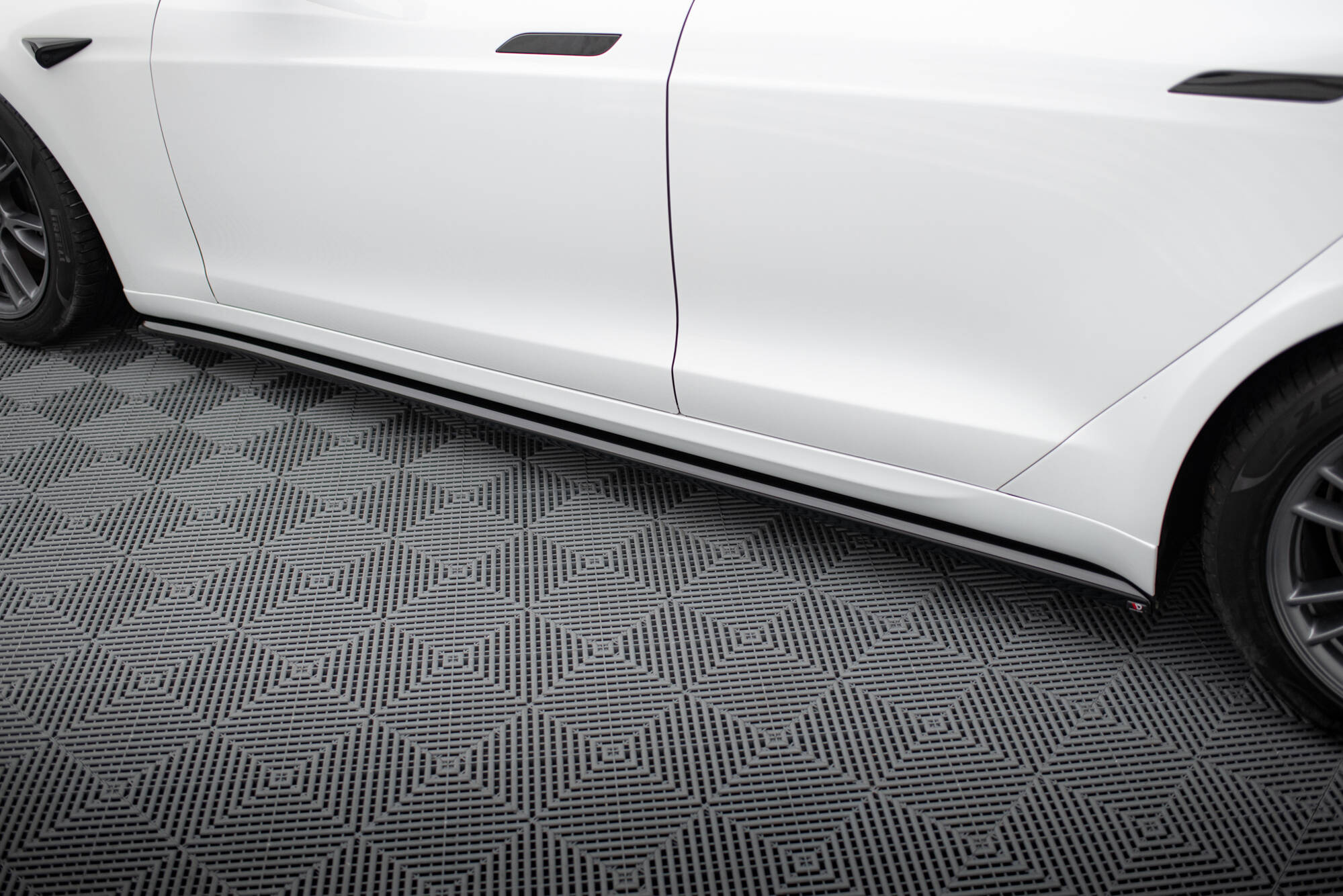 Sideskjørt Tesla Model S Plaid 2021 -> │ V.2 Black Edition Image 3