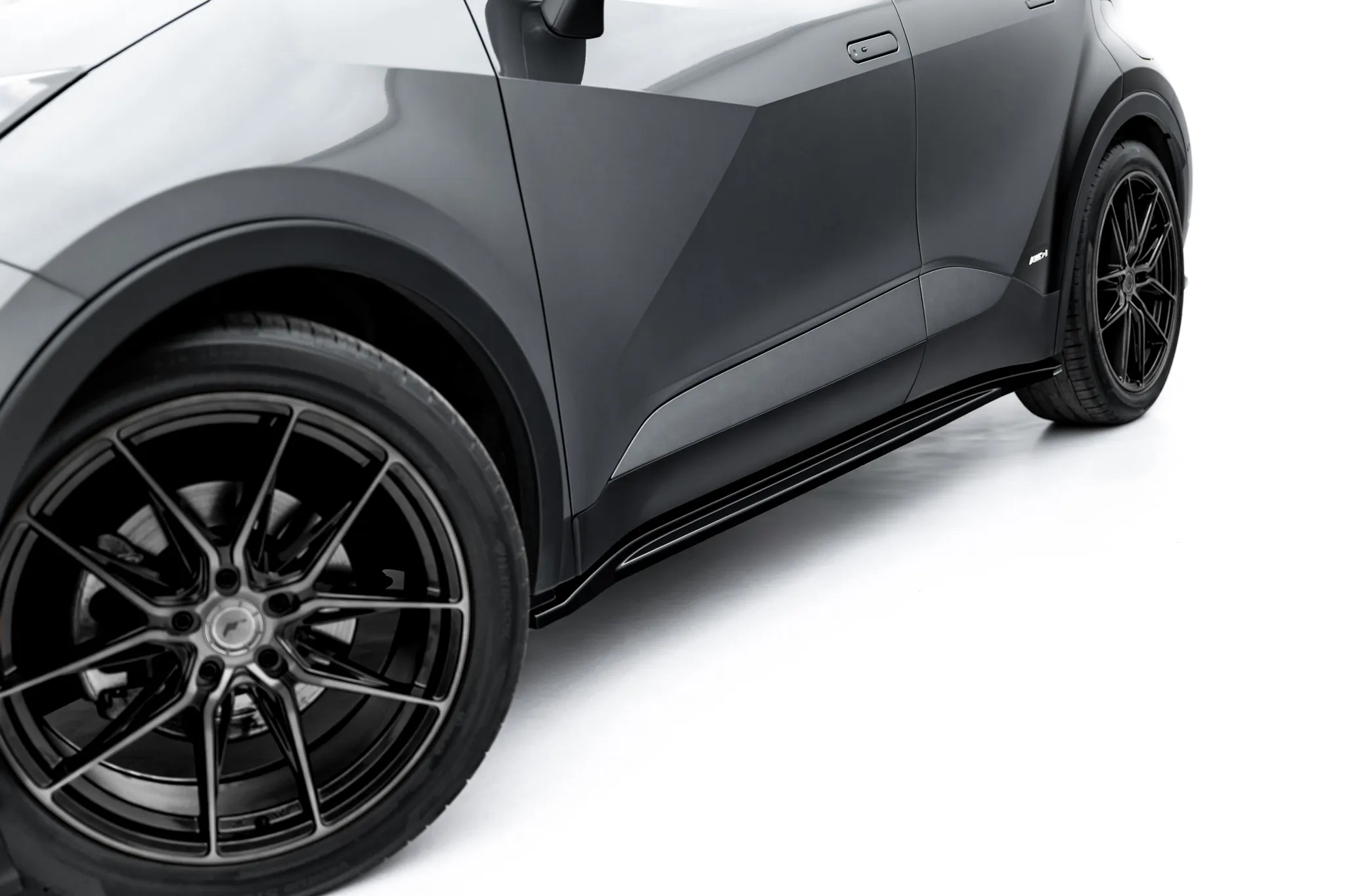 Sideskjørt Toyota C-hr II 2023 -> | Glossy Black Edition – bilde 2