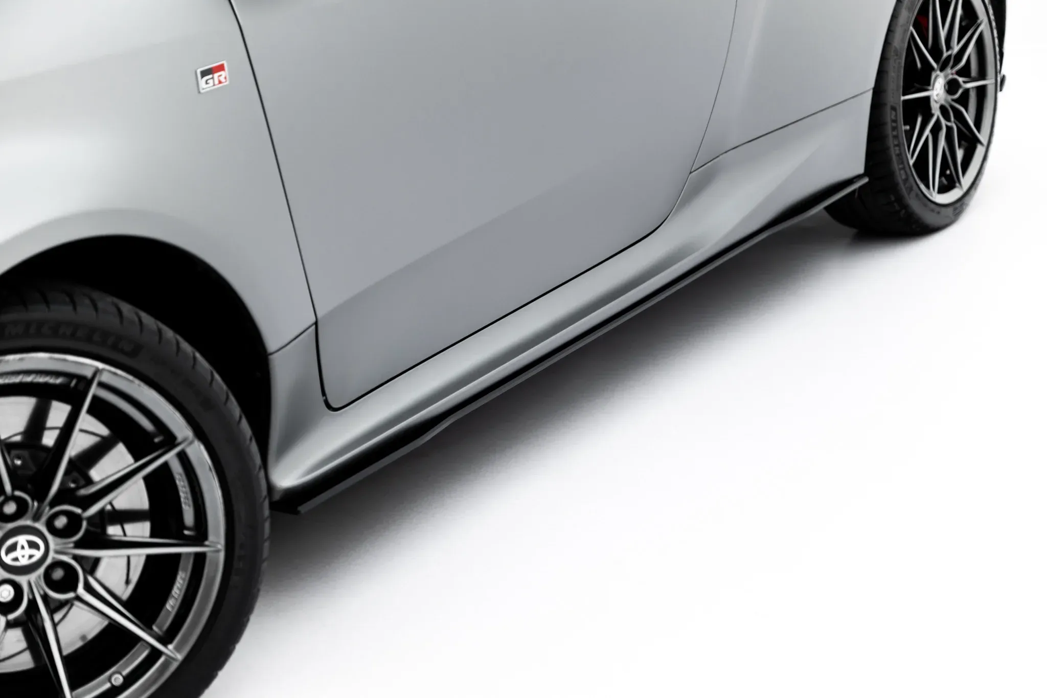 Sideskjørt Toyota GR Yaris IV Facelift 2024 -> | Street Pro Black Edition – bilde 5