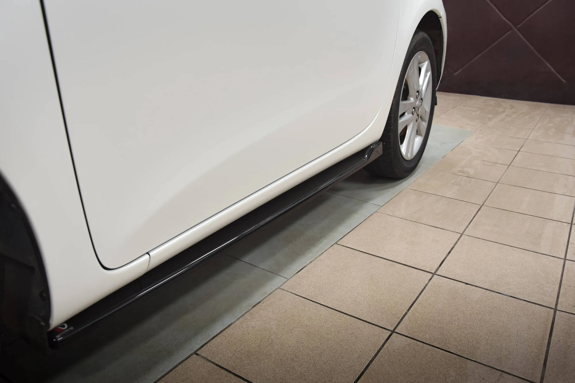 Sideskjørt Toyota IQ 2008 - 2015 | Glossy Black Edition – bilde 3