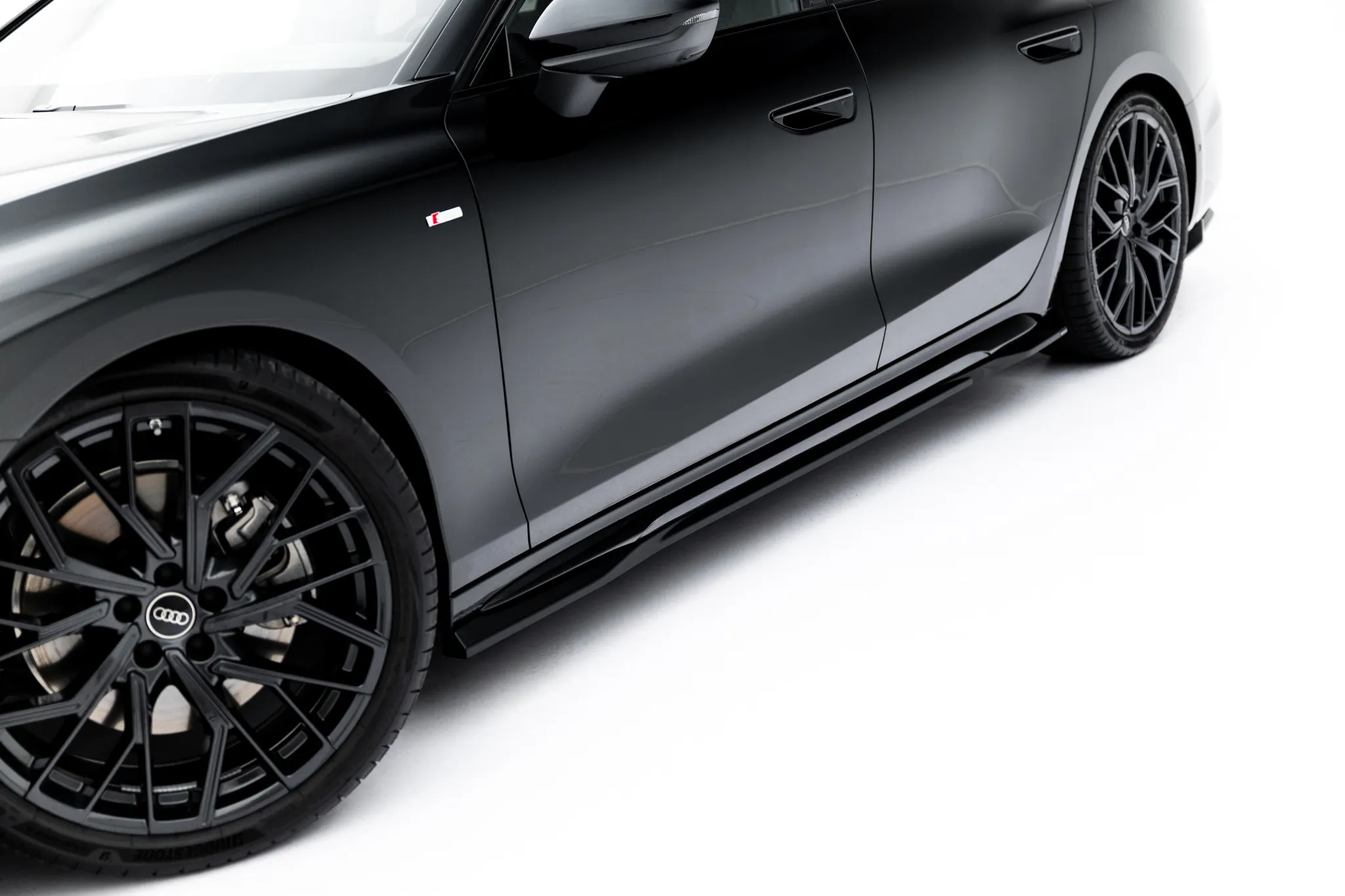 Sideskjørt V.1 Audi A6 (C9) 2025 -> | Glossy Black Edition – bilde 2