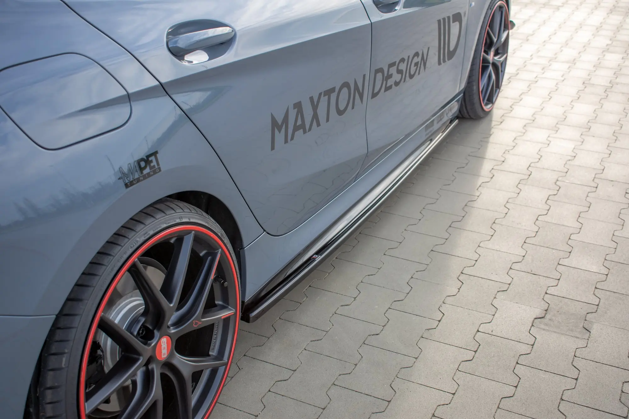 SIDESKJØRT V.1 BMW 1 (F40) 2019  - 2024