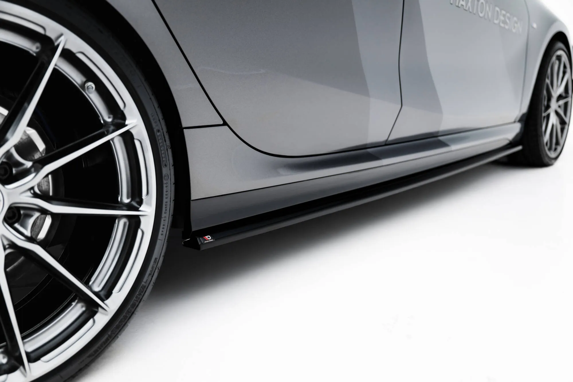 Sideskjørt V.1 BMW 1 (F70) M-Pack 2024 -> | Glossy Black Edition – bilde 2