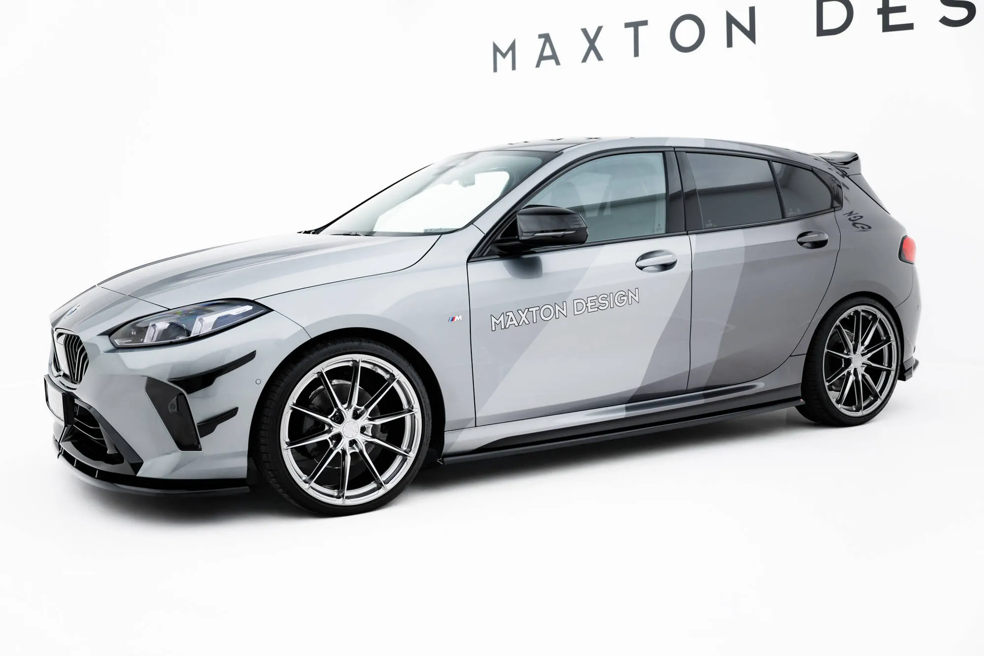Sideskjørt V.1 BMW 1 (F70) M-Pack 2024 -> | Glossy Black Edition – bilde 3
