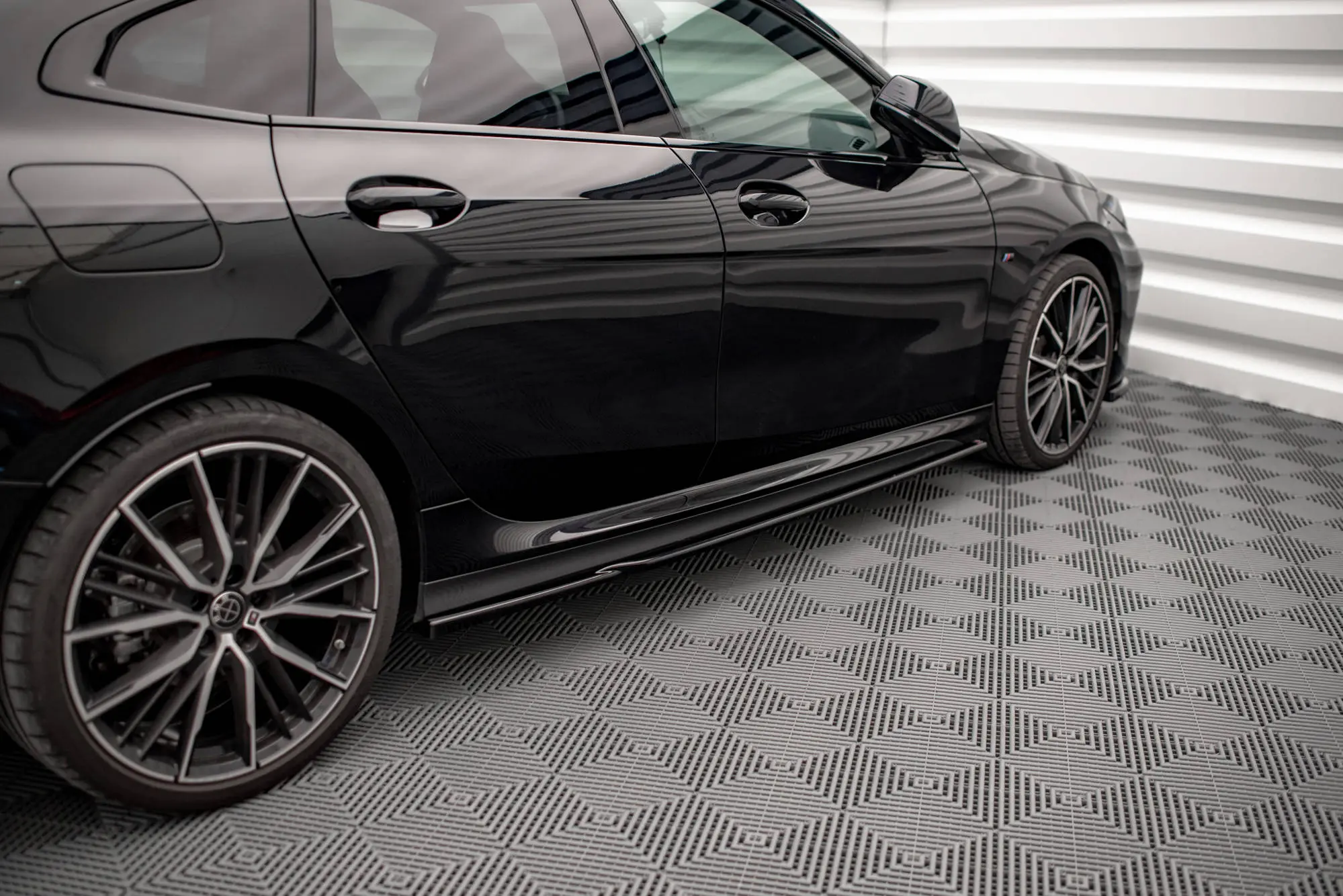 SIDESKJØRT V.1 BMW 2 GRAN COUPE (F44) M-PACK 2019-> / BMW 2 GRAN COUPE M235I (F44) 2019->