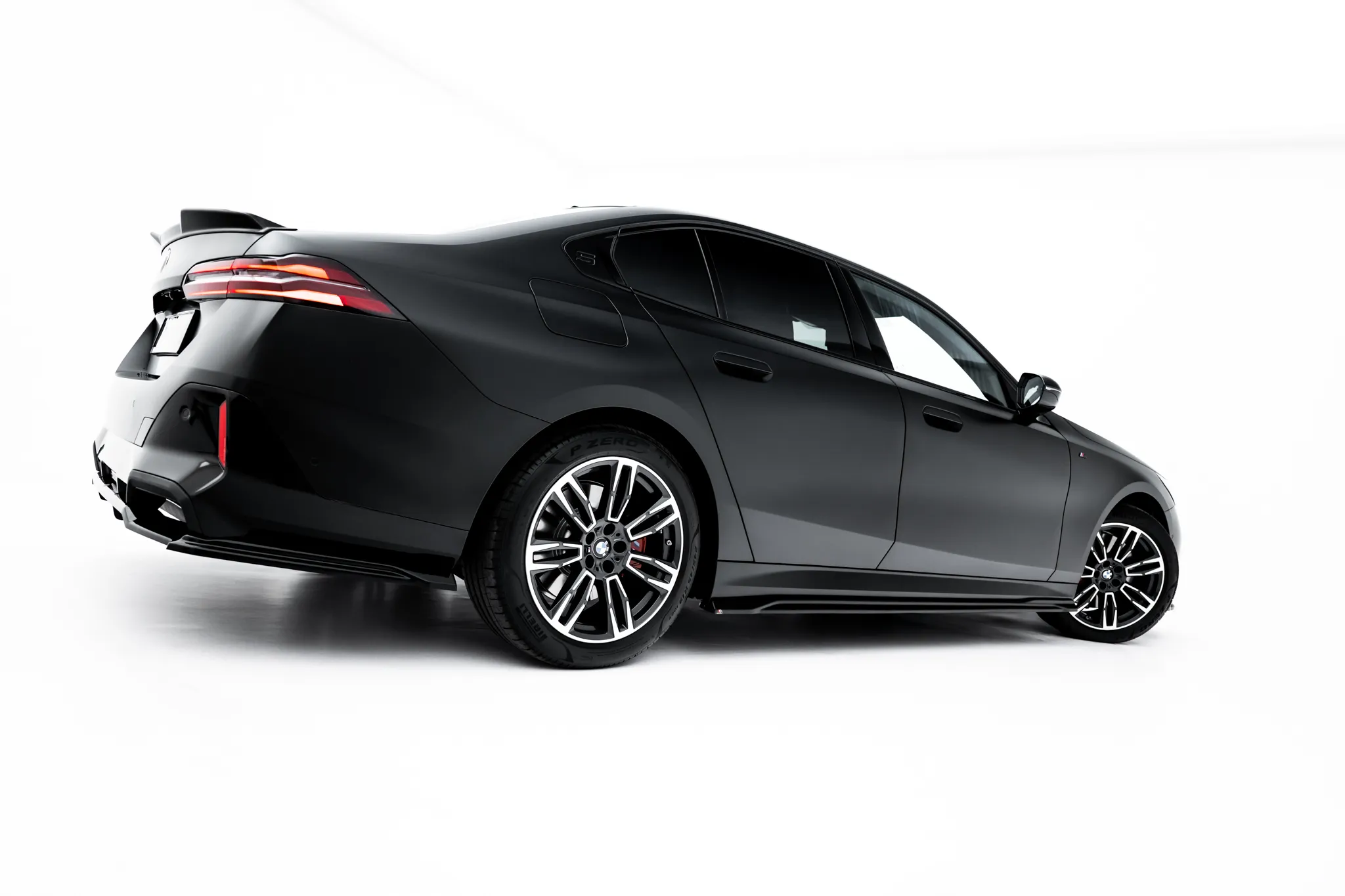 Sideskjørt V.1 BMW 5 / i5 (G60) M-Pack 2023 -> | Glossy Black Edition – bilde 2