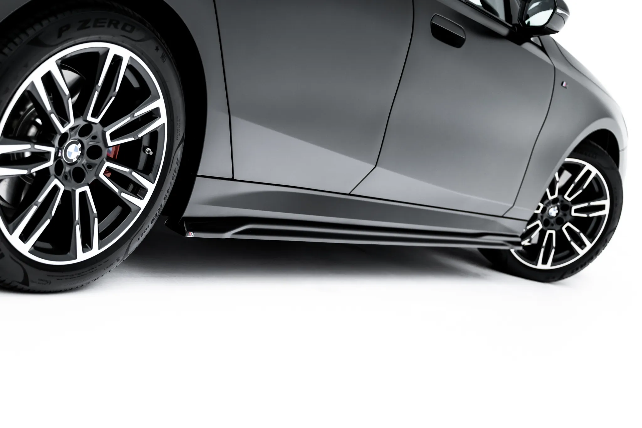 Sideskjørt V.1 BMW 5 / i5 (G60) M-Pack 2023 -> | Glossy Black Edition – bilde 4