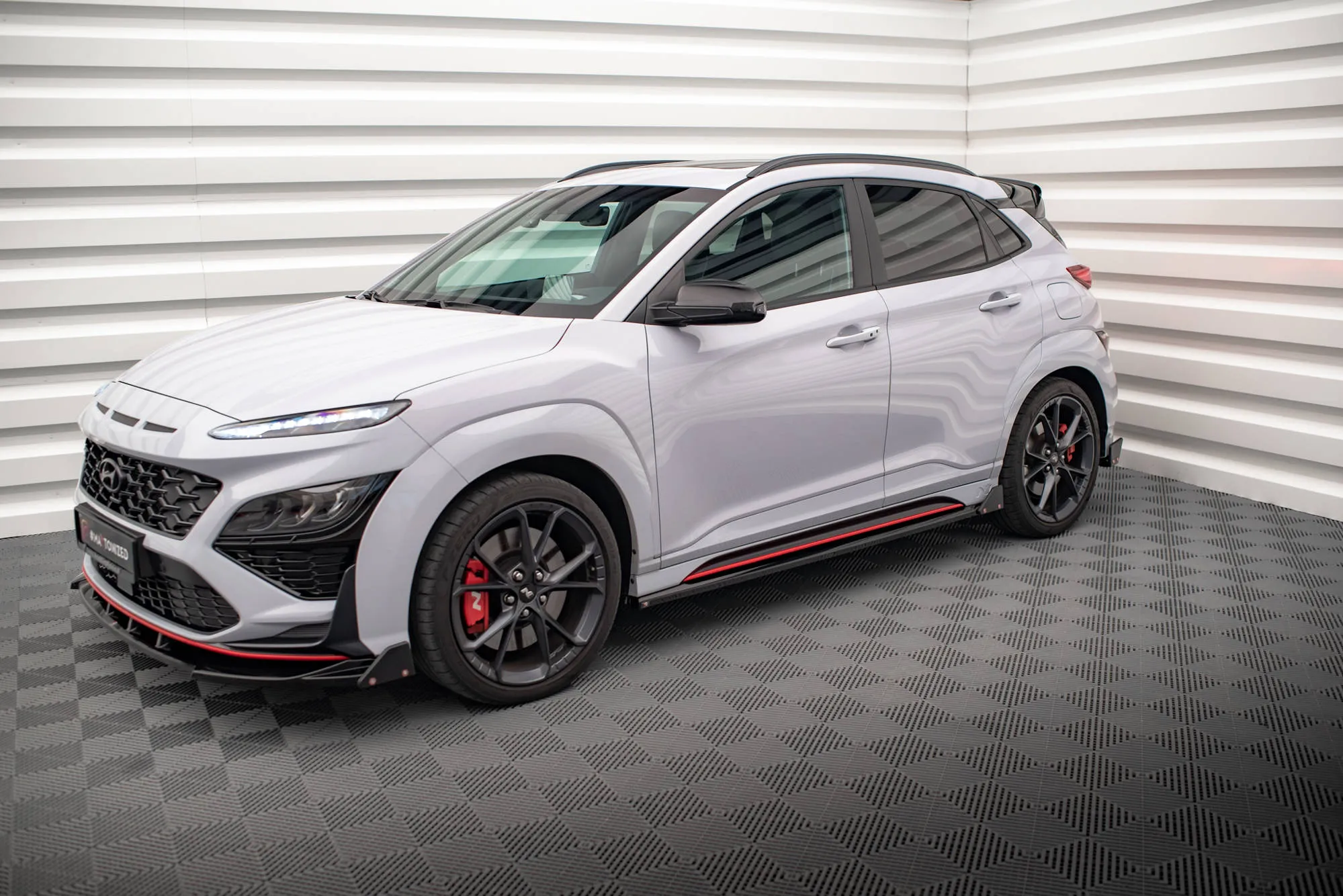 Sideskjørt V.1 + Flopper Hyundai Kona N 2021 - 2023 | Glossy Black Edition – bilde 3