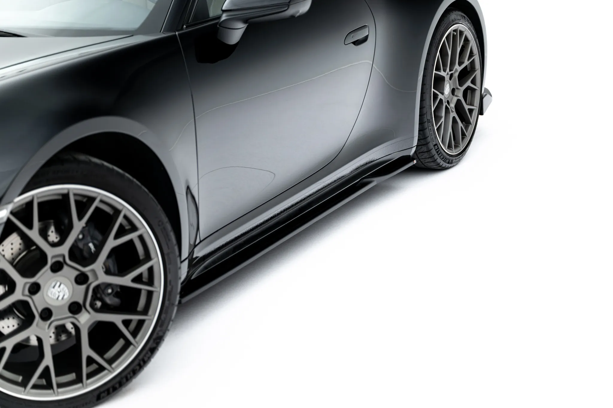 Sideskjørt V.1 Porsche 911 2019-2026 | Glossy Black Edition
