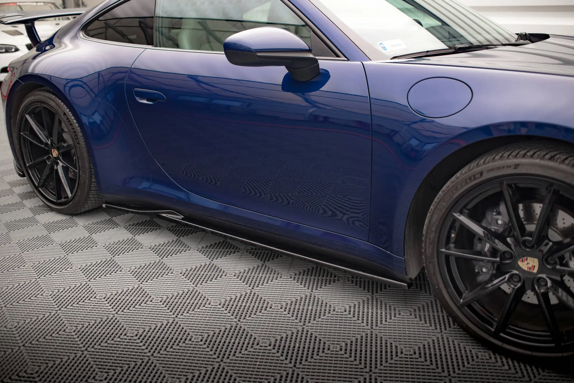 SIDESKJØRT V.1 PORSCHE 911 CARRERA AERO / CARRERA S AERO (992) 2019-> – bilde 3